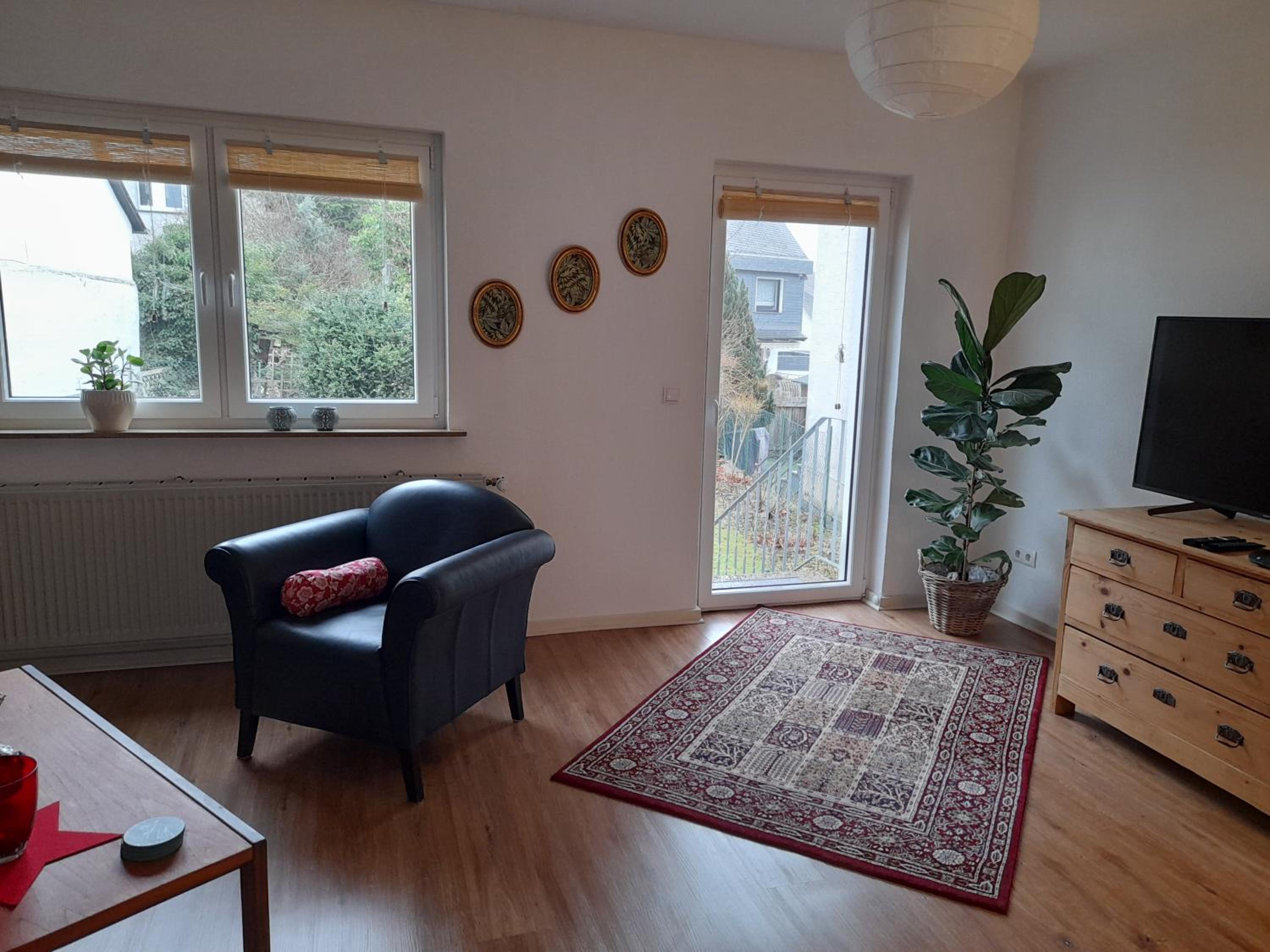 Hinter Burg, Haus mit Garten