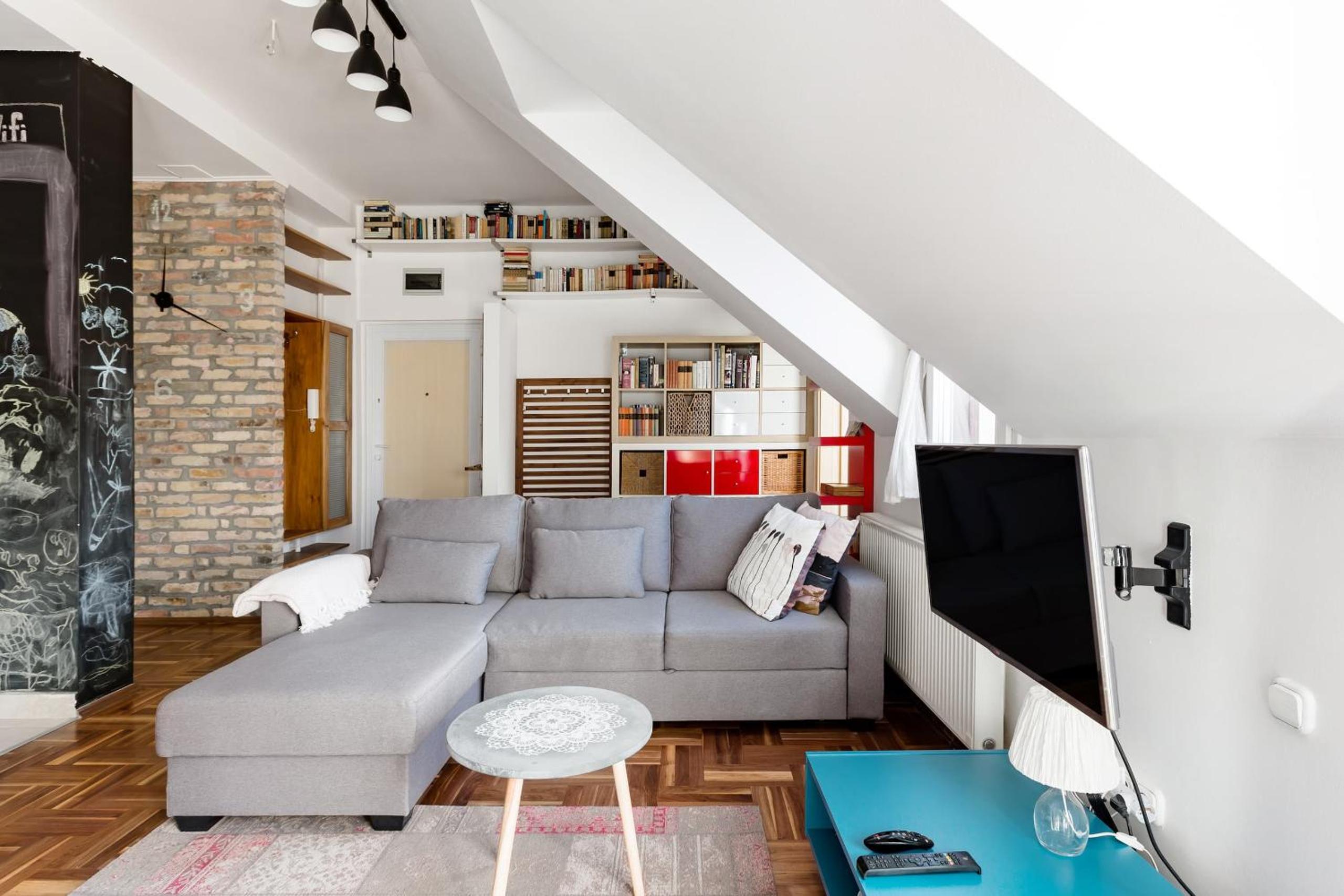 Relax Into Loft Living At A Light-Filled City Escape view 2