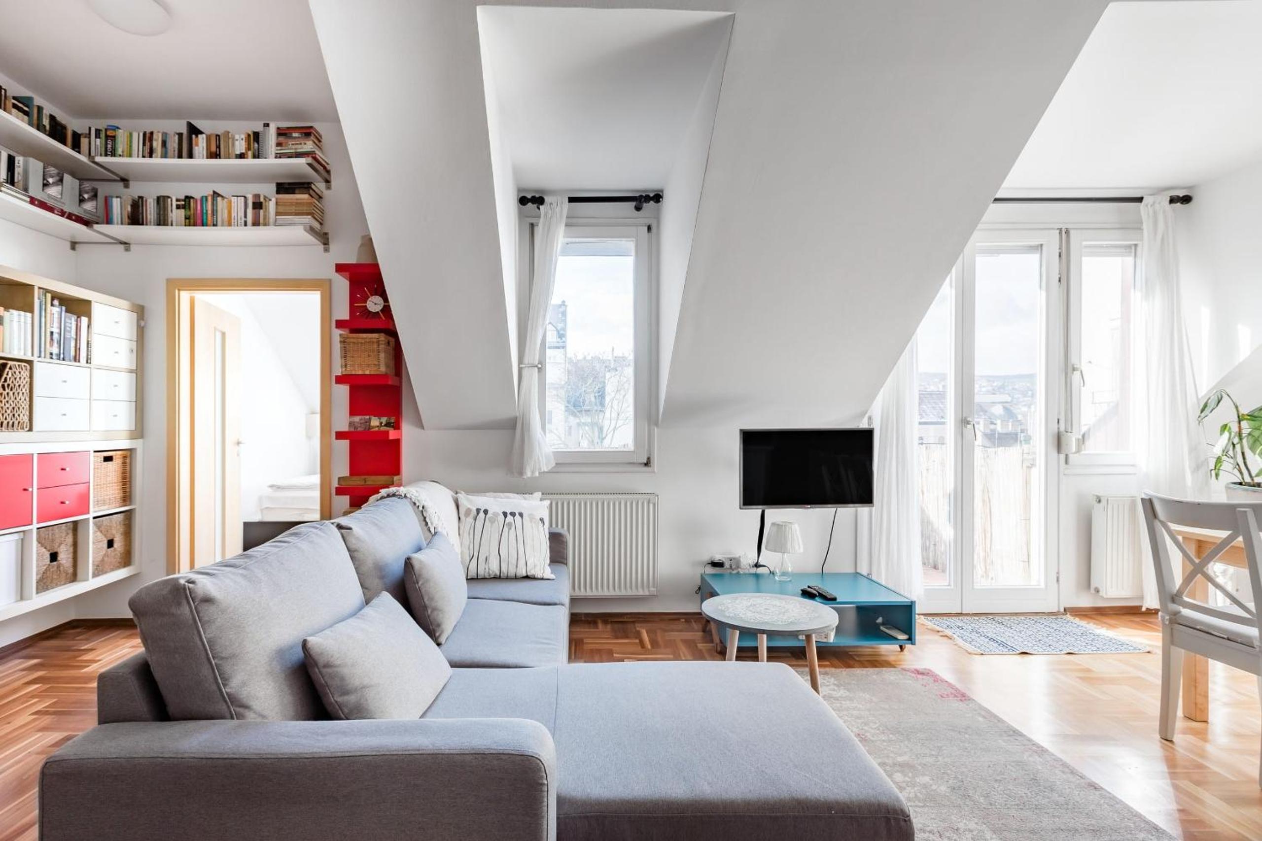 Relax Into Loft Living At A Light-Filled City Escape view 3