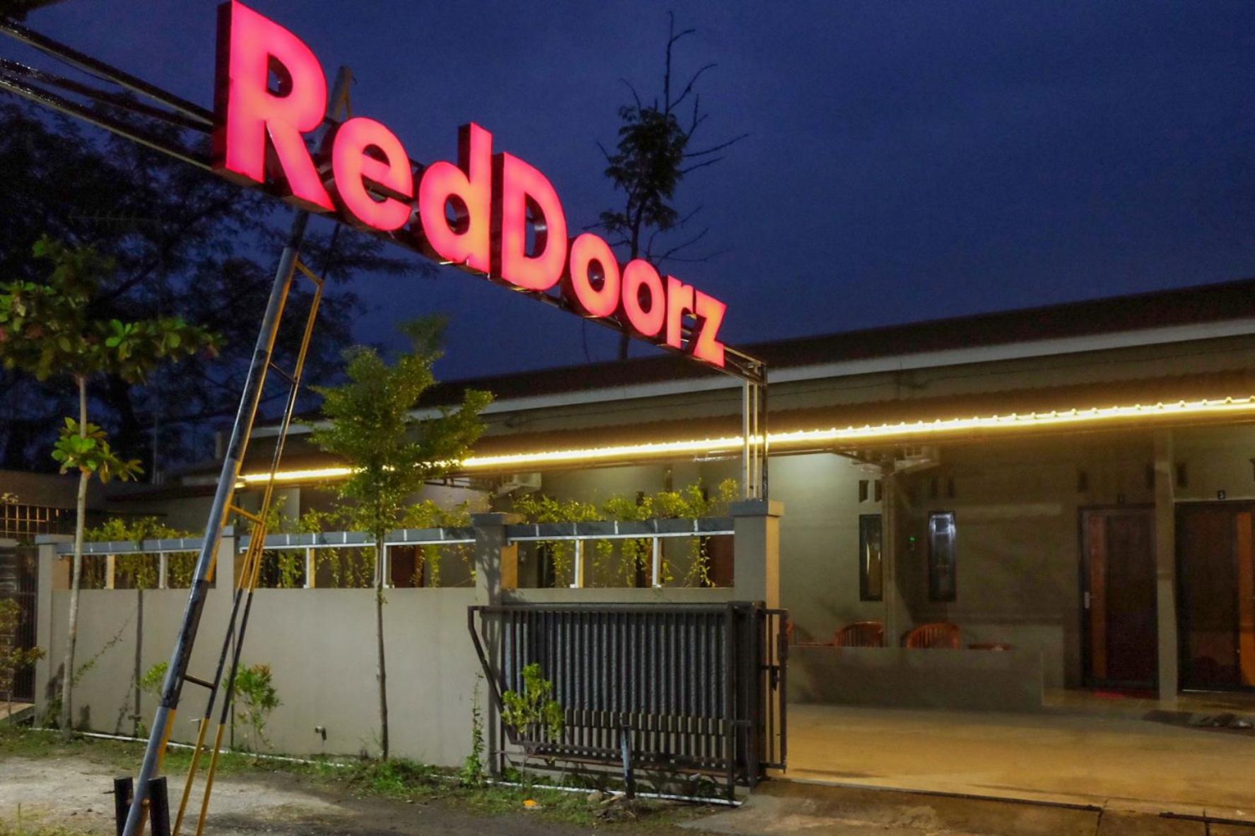 RedDoorz Syariah near Exit Tol Pemalang Comal 2 view 3