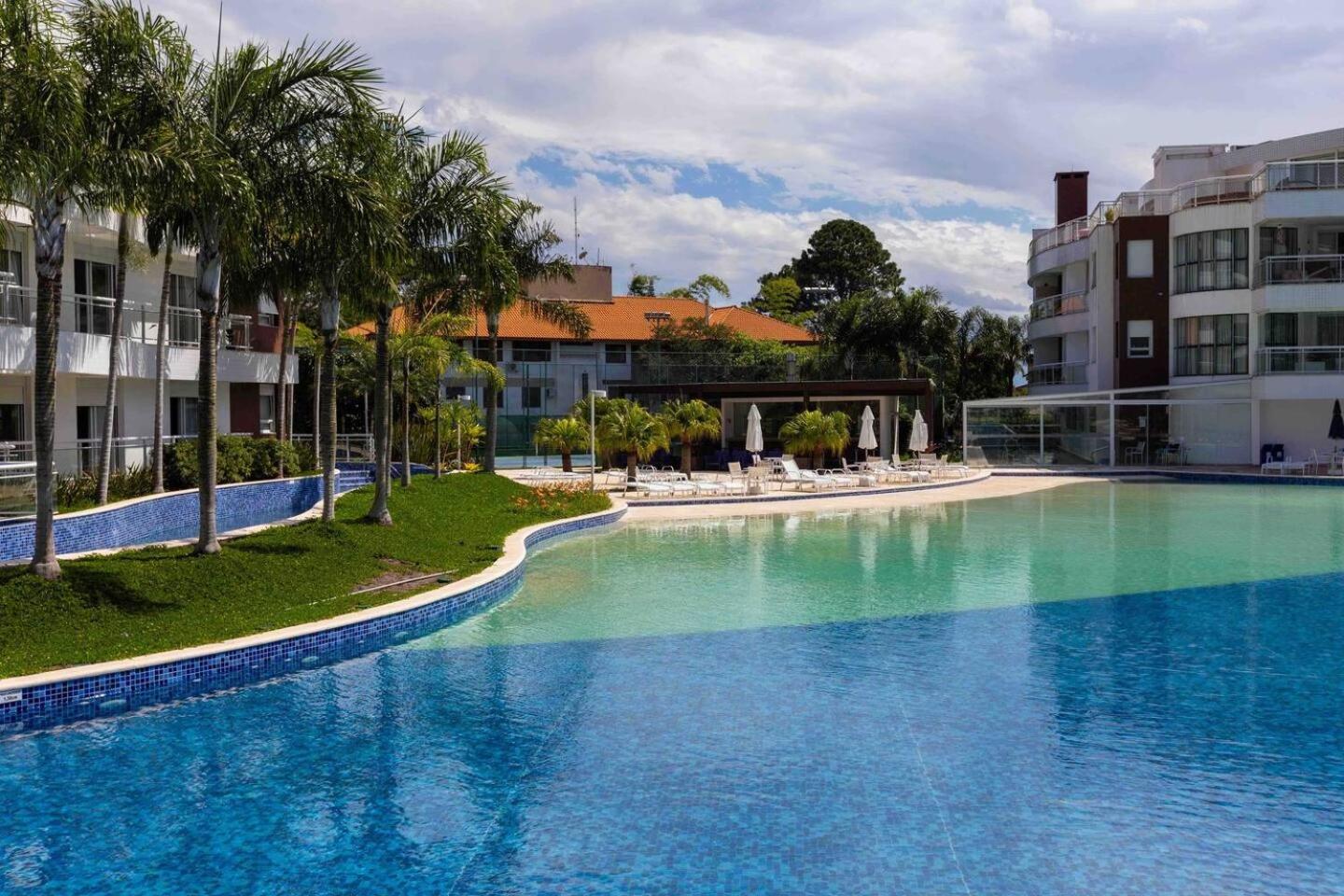 Cobertura em Resort Pé na Areia com Piscina Hidro
