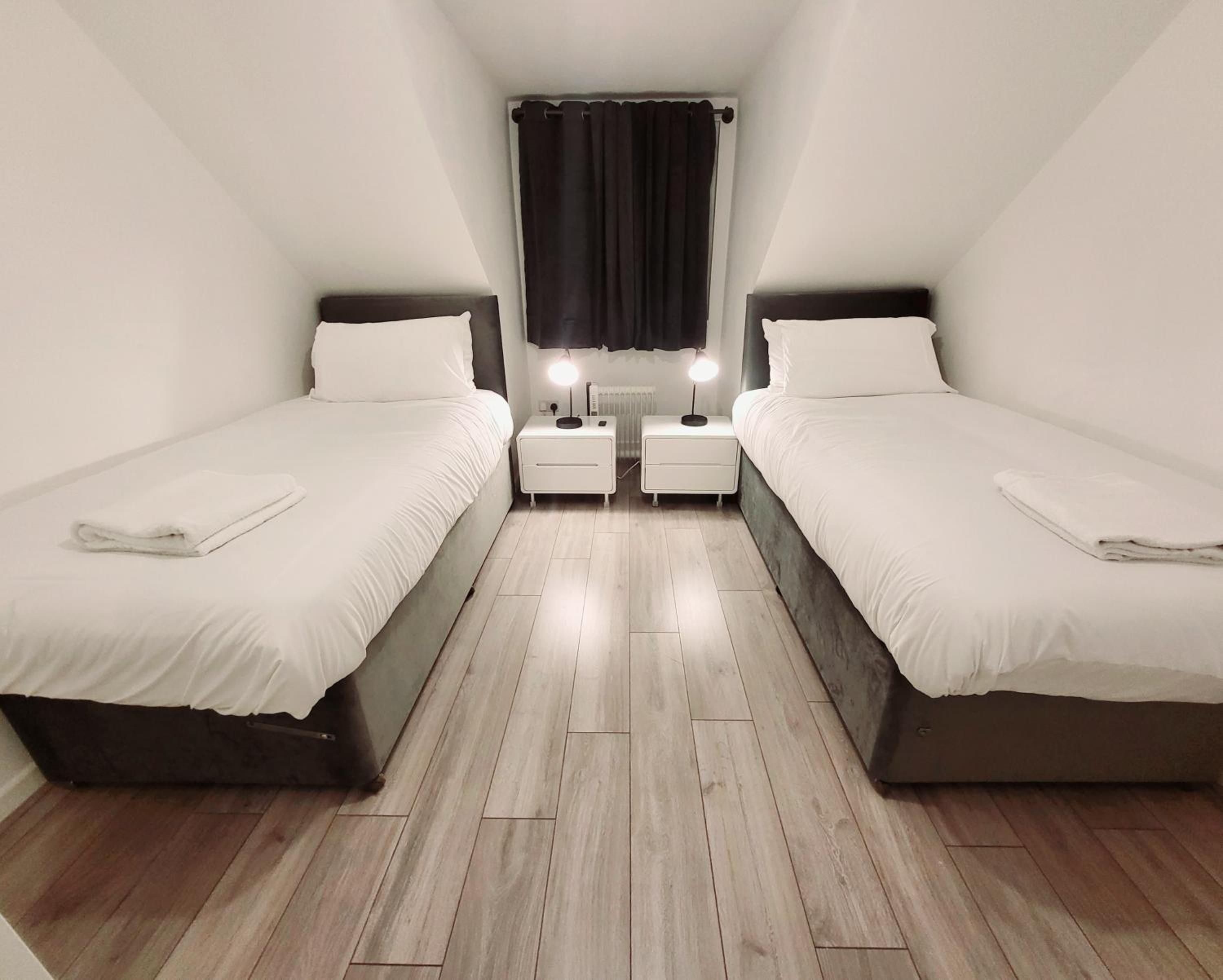 Garland Modern 2 Bedroom Apartment With Parking London