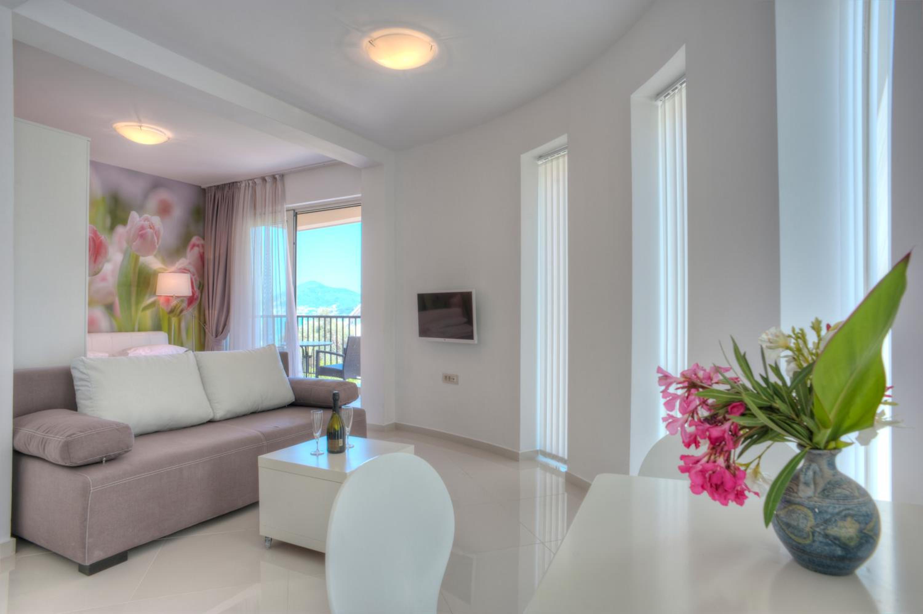 Guest House Pržno Bay view 3