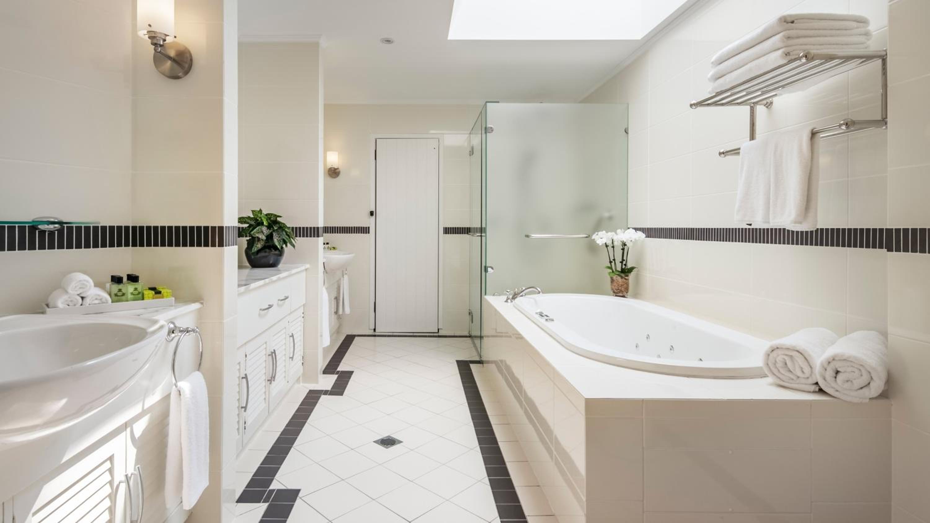 InterContinental Sanctuary Cove Resort by IHG - Image 4