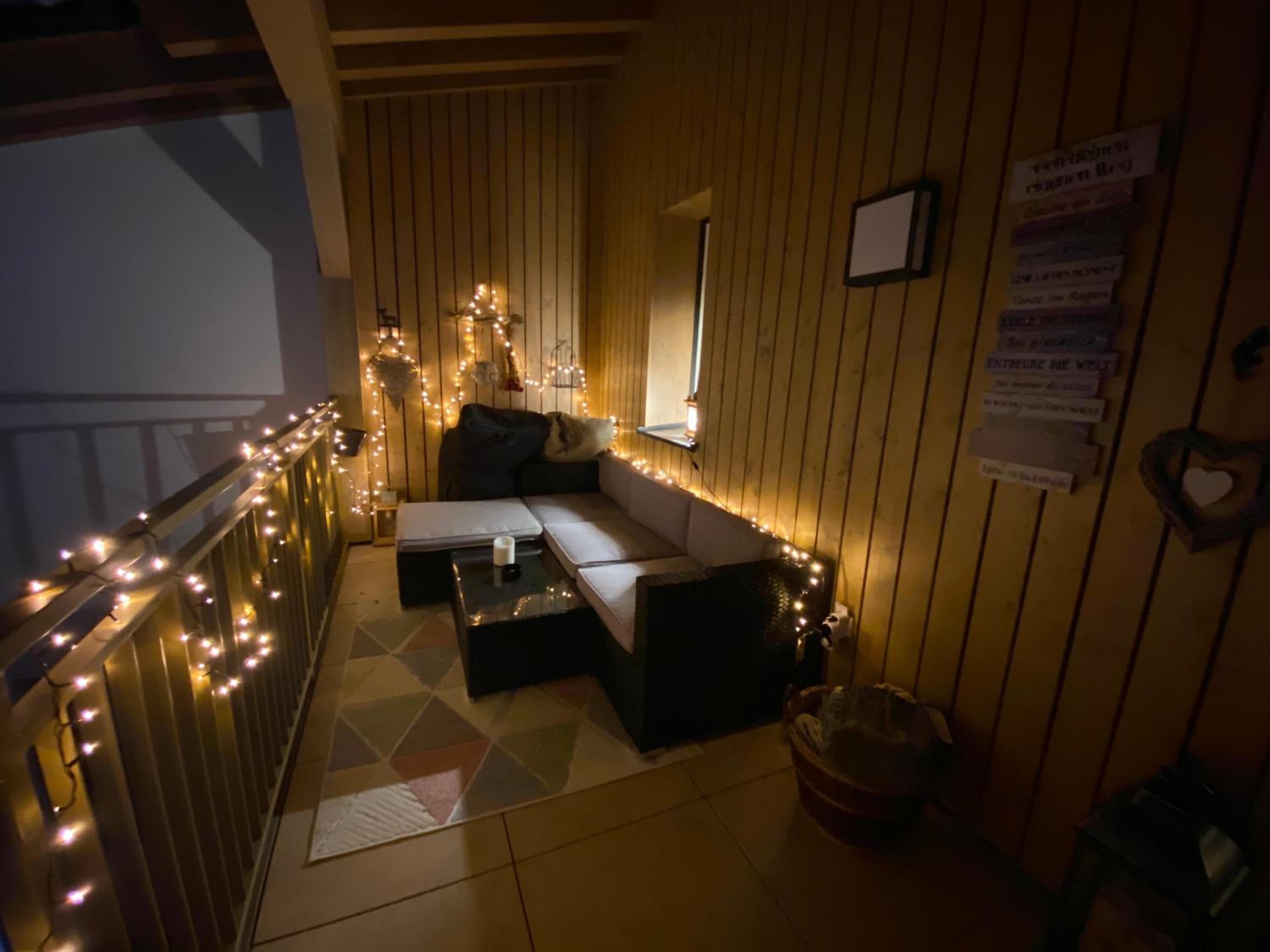 Moderne Kaminstube