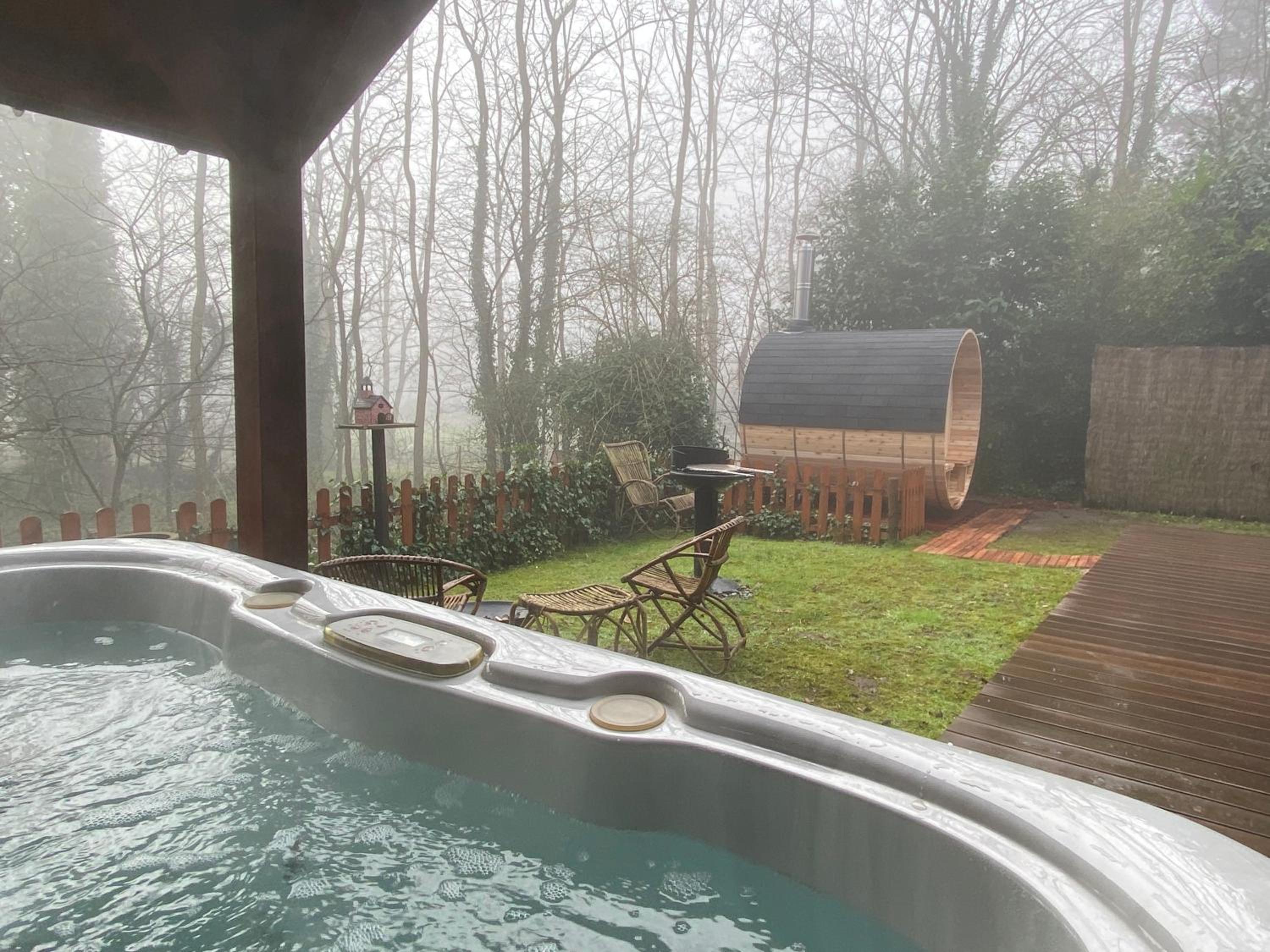 Charming house in the woods with private wellness