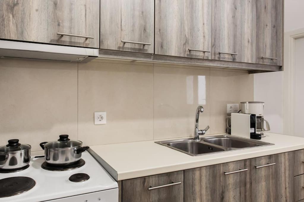 Splendid Full 5BDR/3bath/2kitchens Mansion in ATH