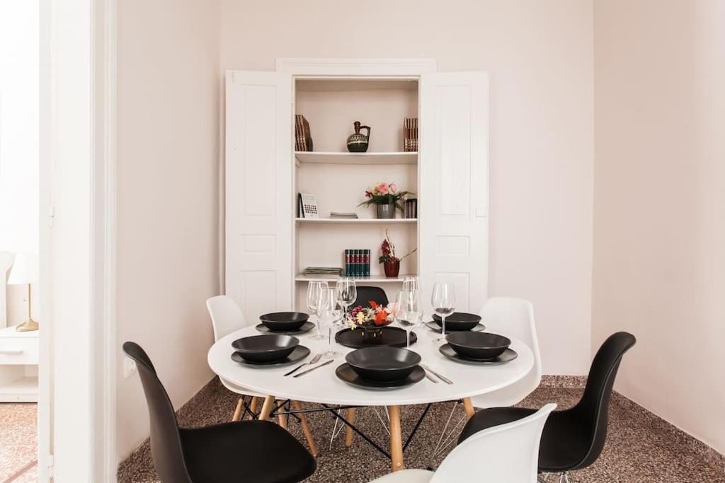 Splendid Full 5BDR/3bath/2kitchens Mansion in ATH