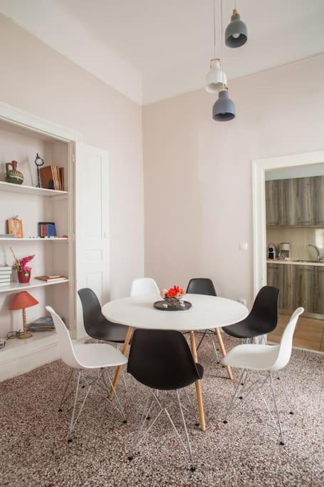 Splendid Full 5BDR/3bath/2kitchens Mansion in ATH