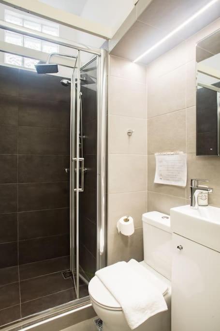 Splendid Full 5BDR/3bath/2kitchens Mansion in ATH