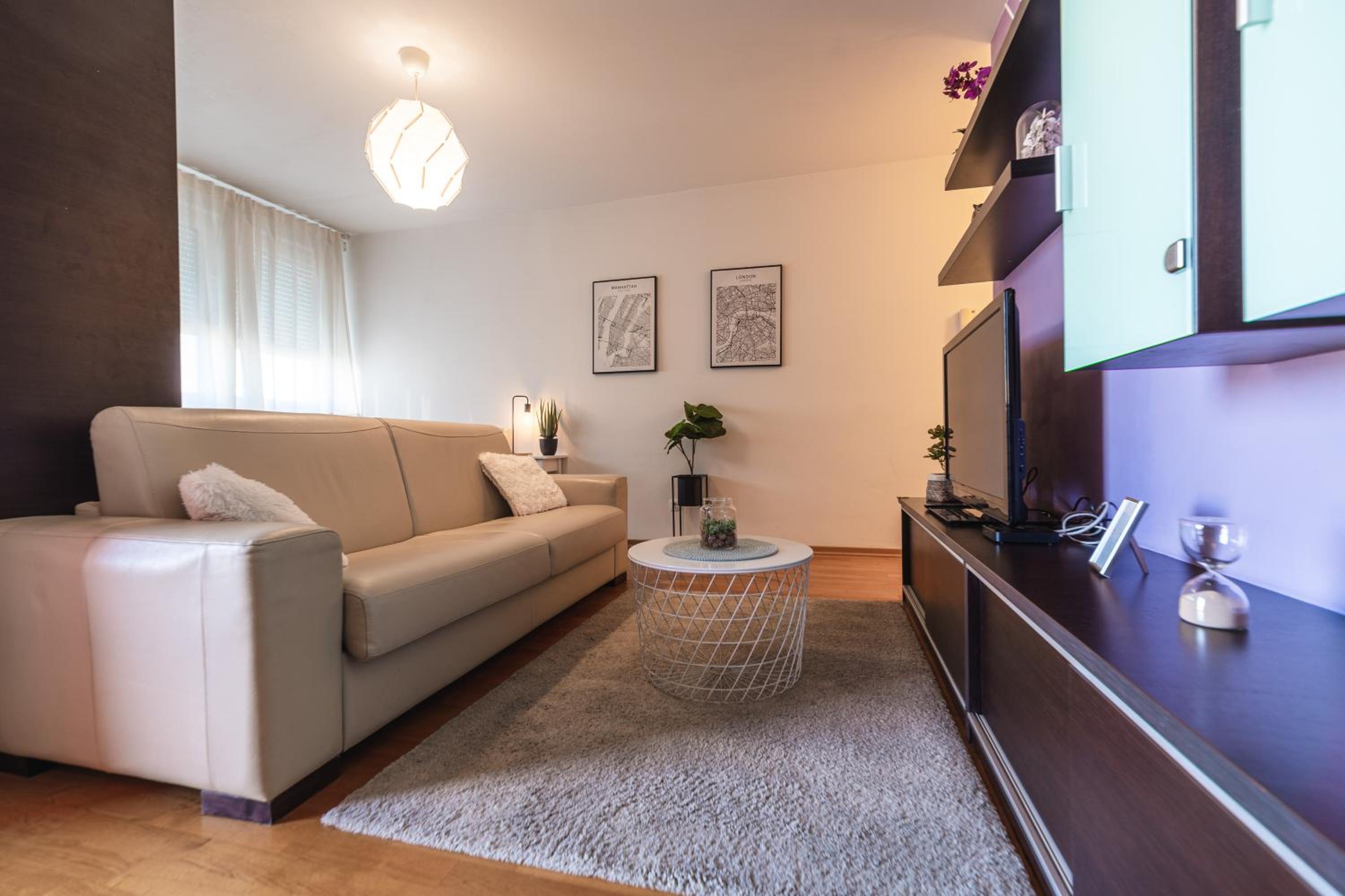 Flexible SelfCheckIns 29 - Zagreb - 1 Bedrooom - Loggia - New view 3
