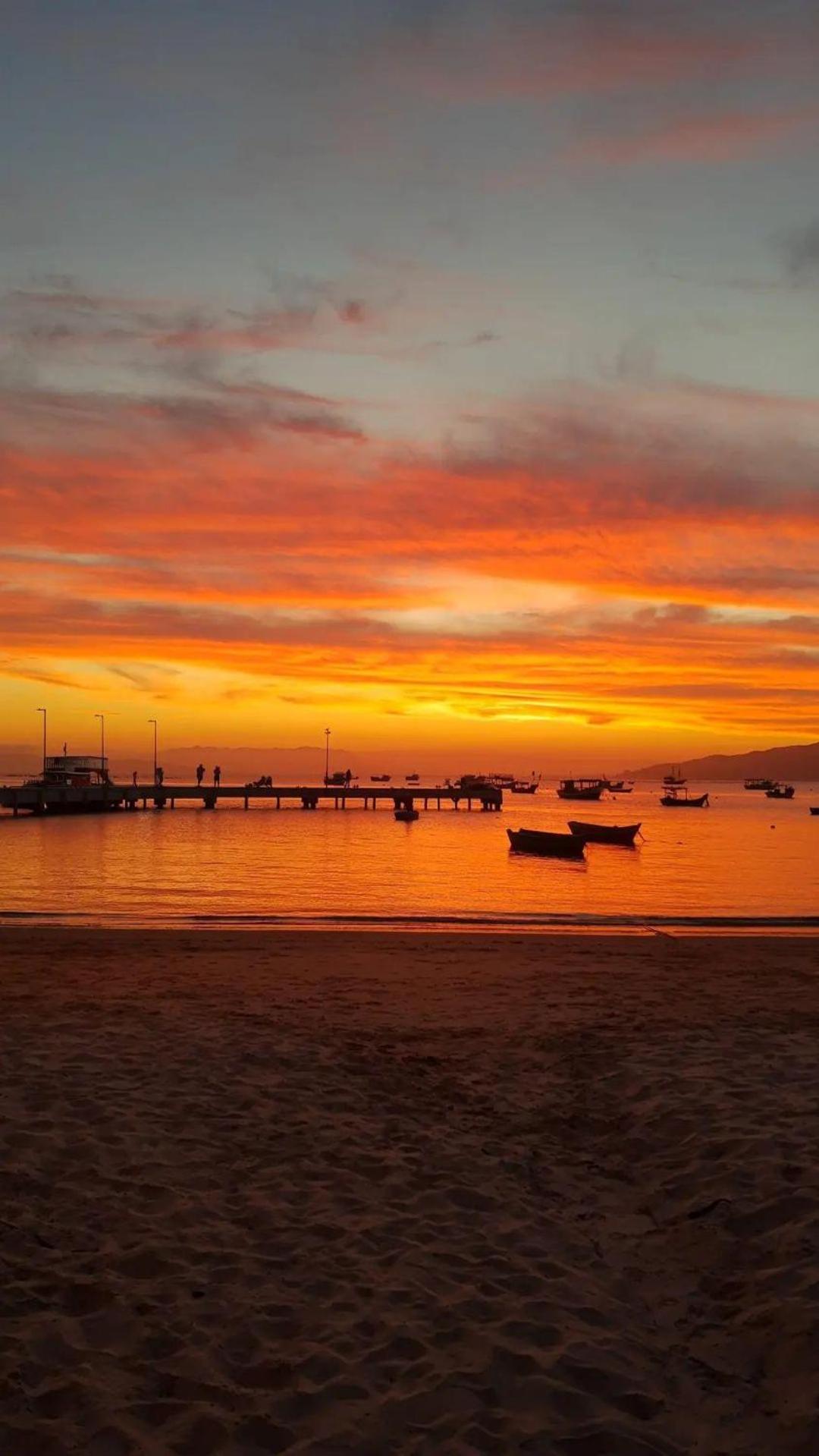 Casa com Pôr do Sol em Canto Grande - Casa Beira Mar Bombinhas