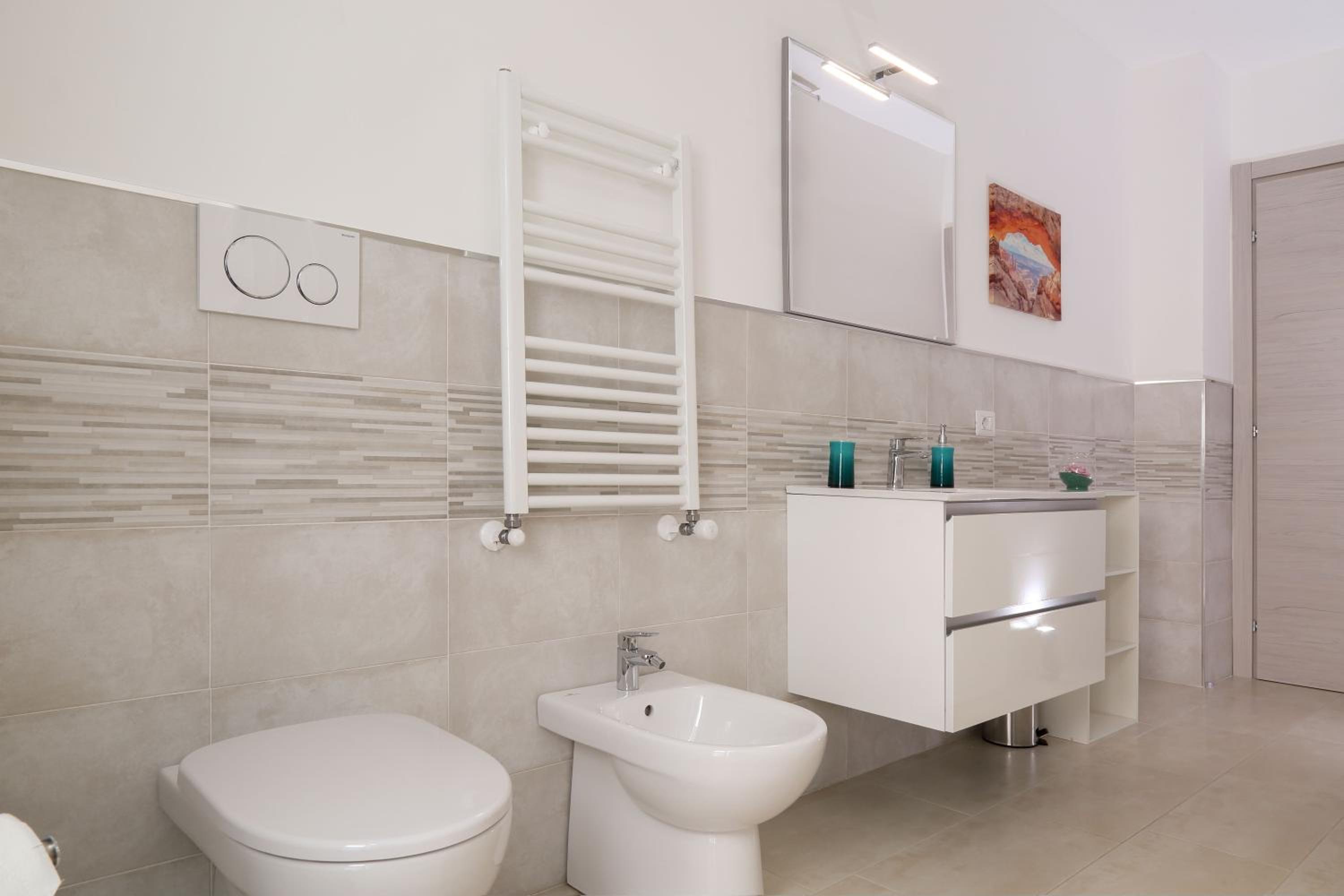 La Perla en Taormina — bathroom
