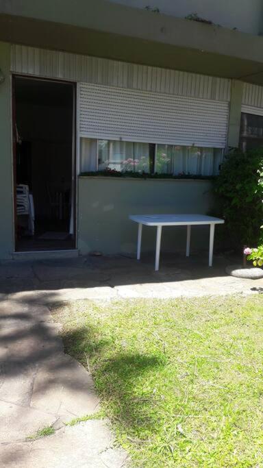 Apartamento con entrada independiente y jardín view 2