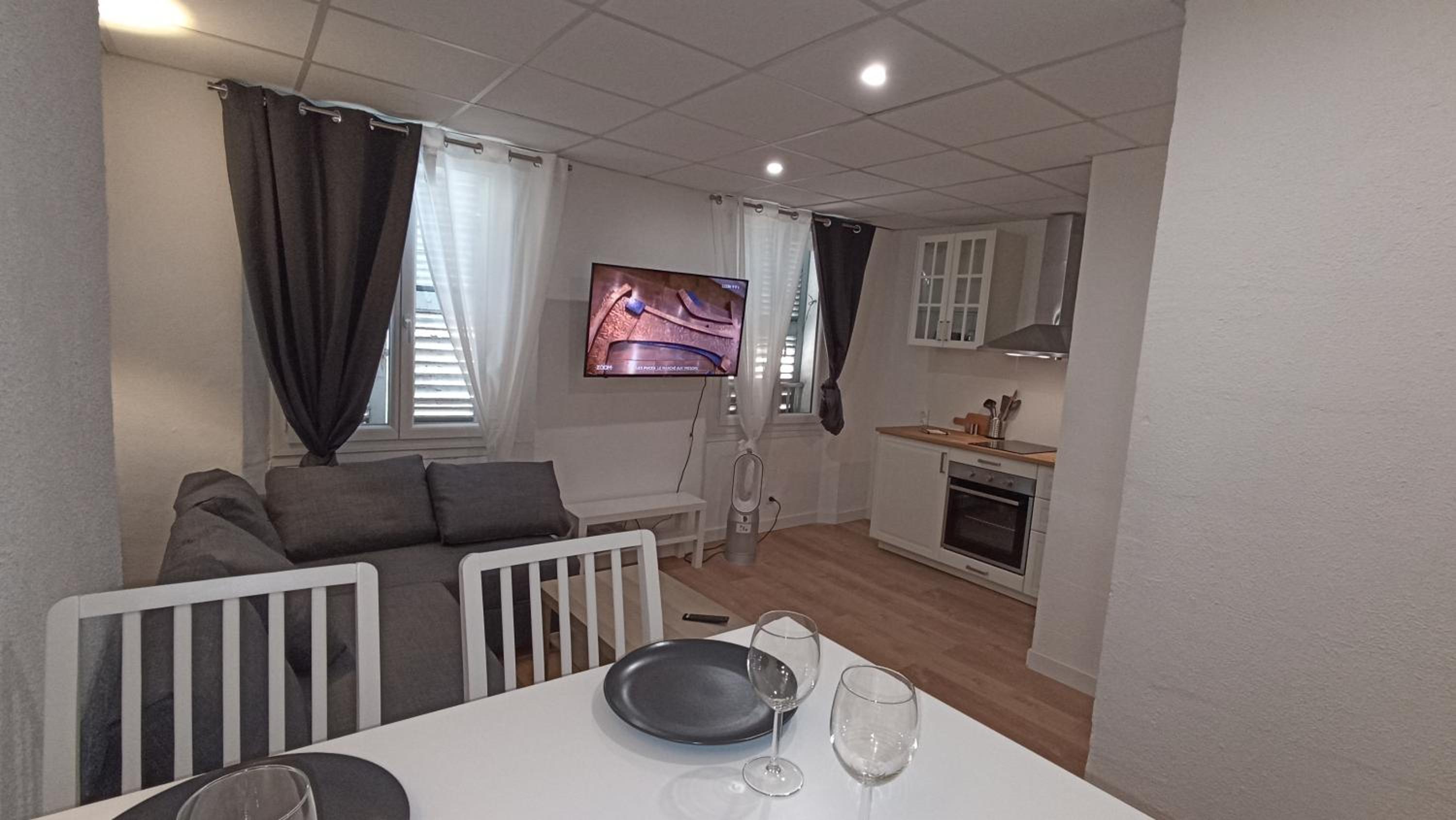 Toulon Vacations - Studio Neuf climatise Centre ville 5 - Property Image 1