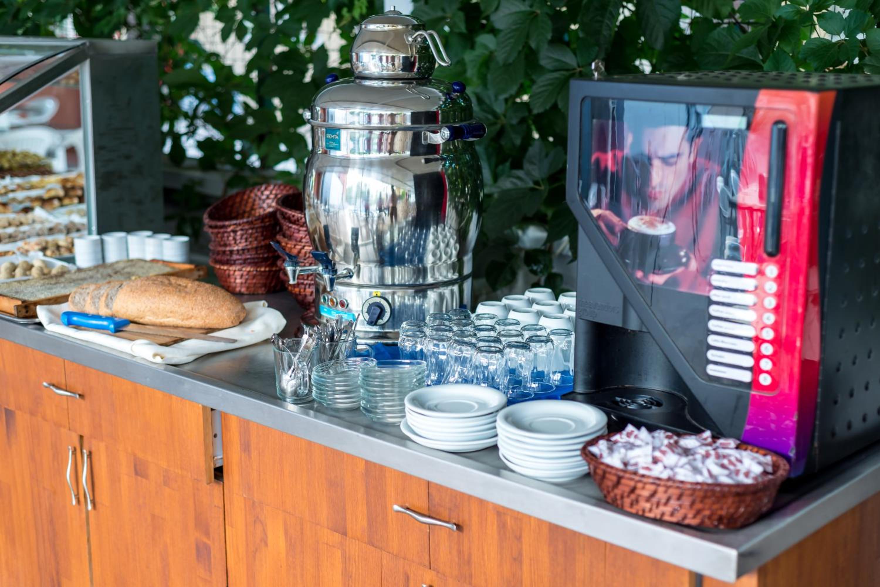 Zel Hotel - Image 47