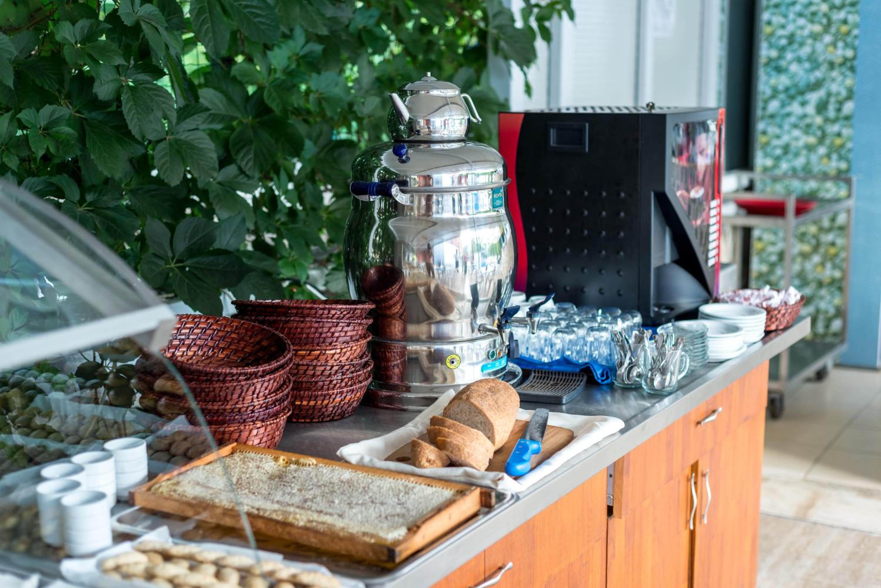 Zel Hotel - Image 48