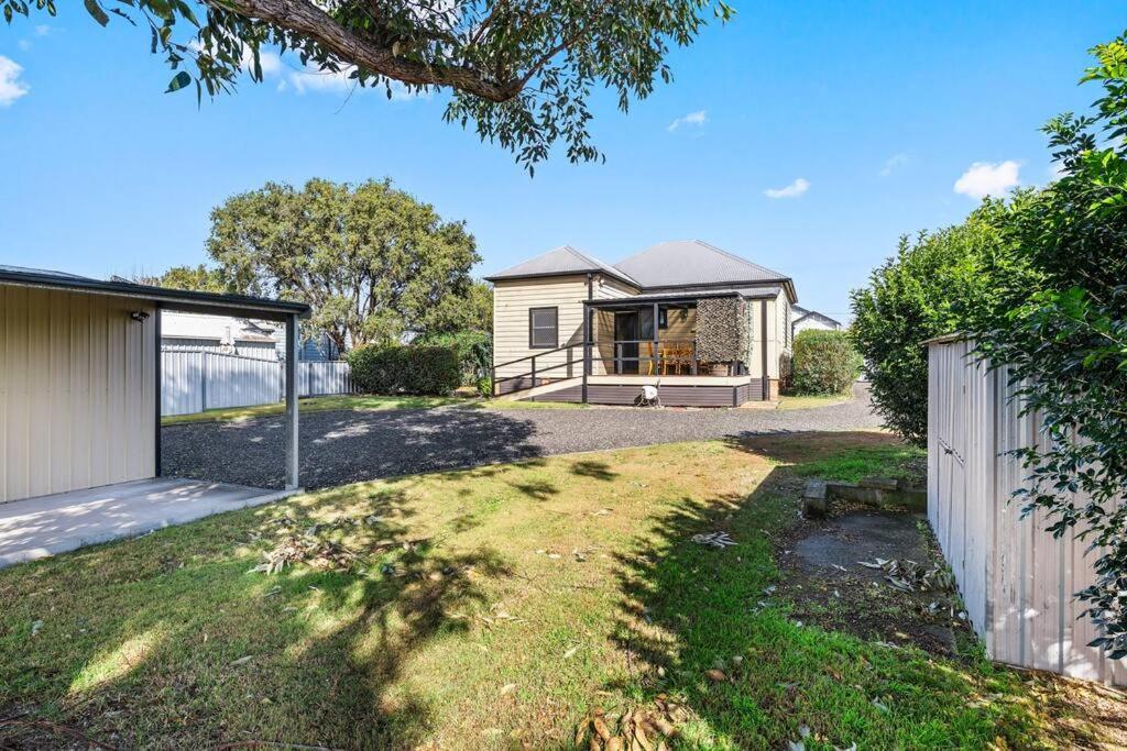 HOLIDAYS ON LOVE STREET / HUNTER VALLEY
