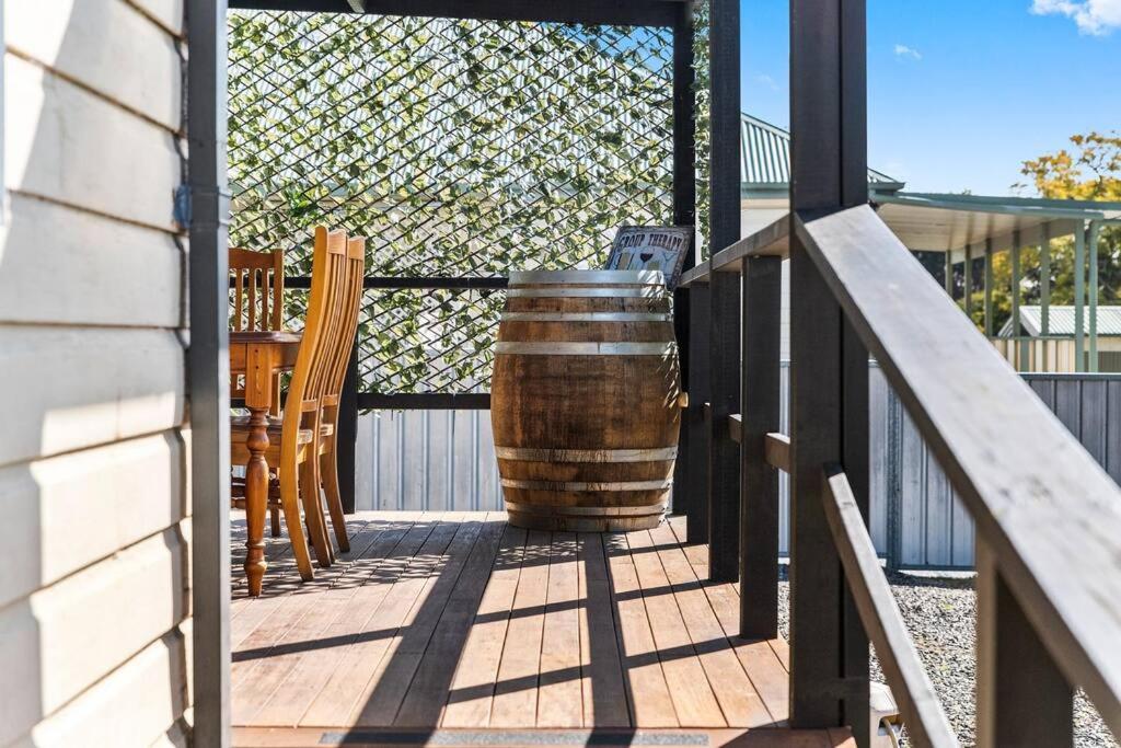 HOLIDAYS ON LOVE STREET / HUNTER VALLEY
