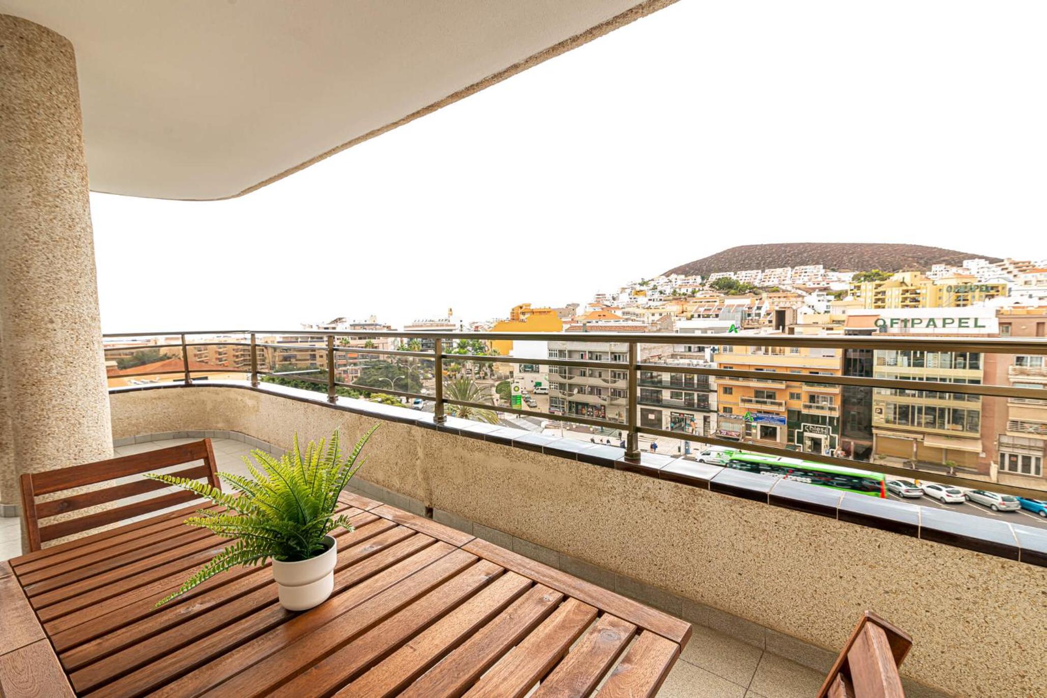 As de Casas - Valdes Center 1 - Los Cristianos