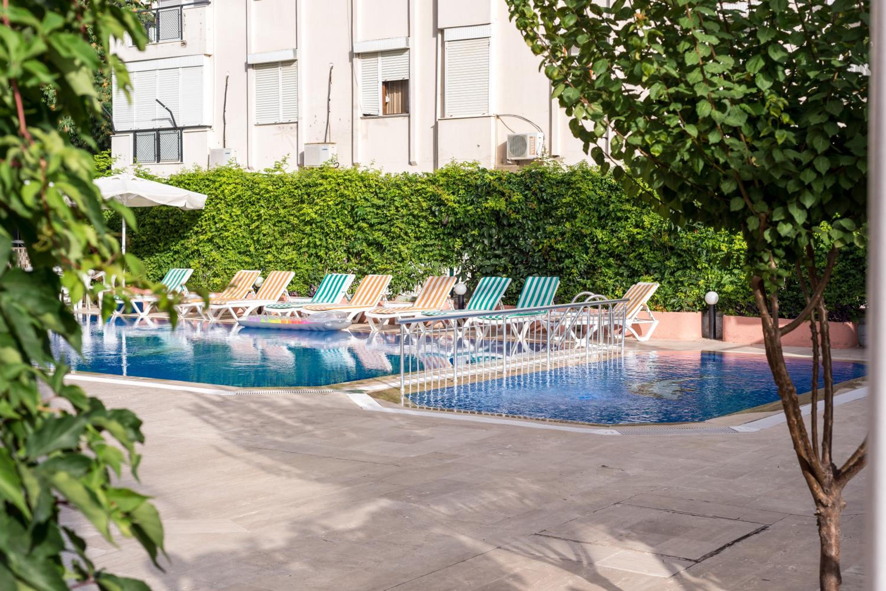 Zel Hotel - Image 56