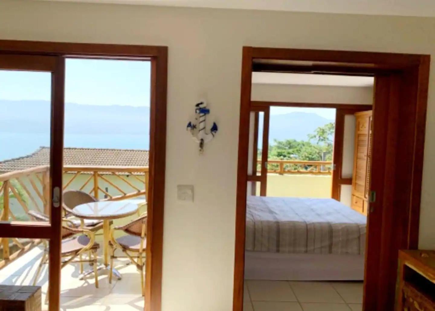 Residência em condom, 1 ou 2 suítes, vista para o mar, Praia do Curral, Ilhabela