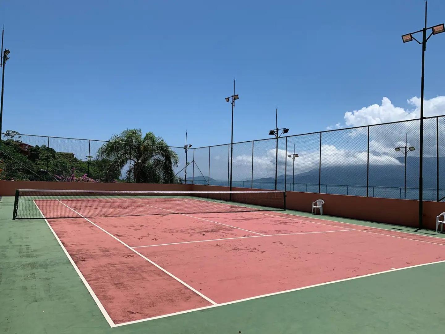Residência em condom, 1 ou 2 suítes, vista para o mar, Praia do Curral, Ilhabela