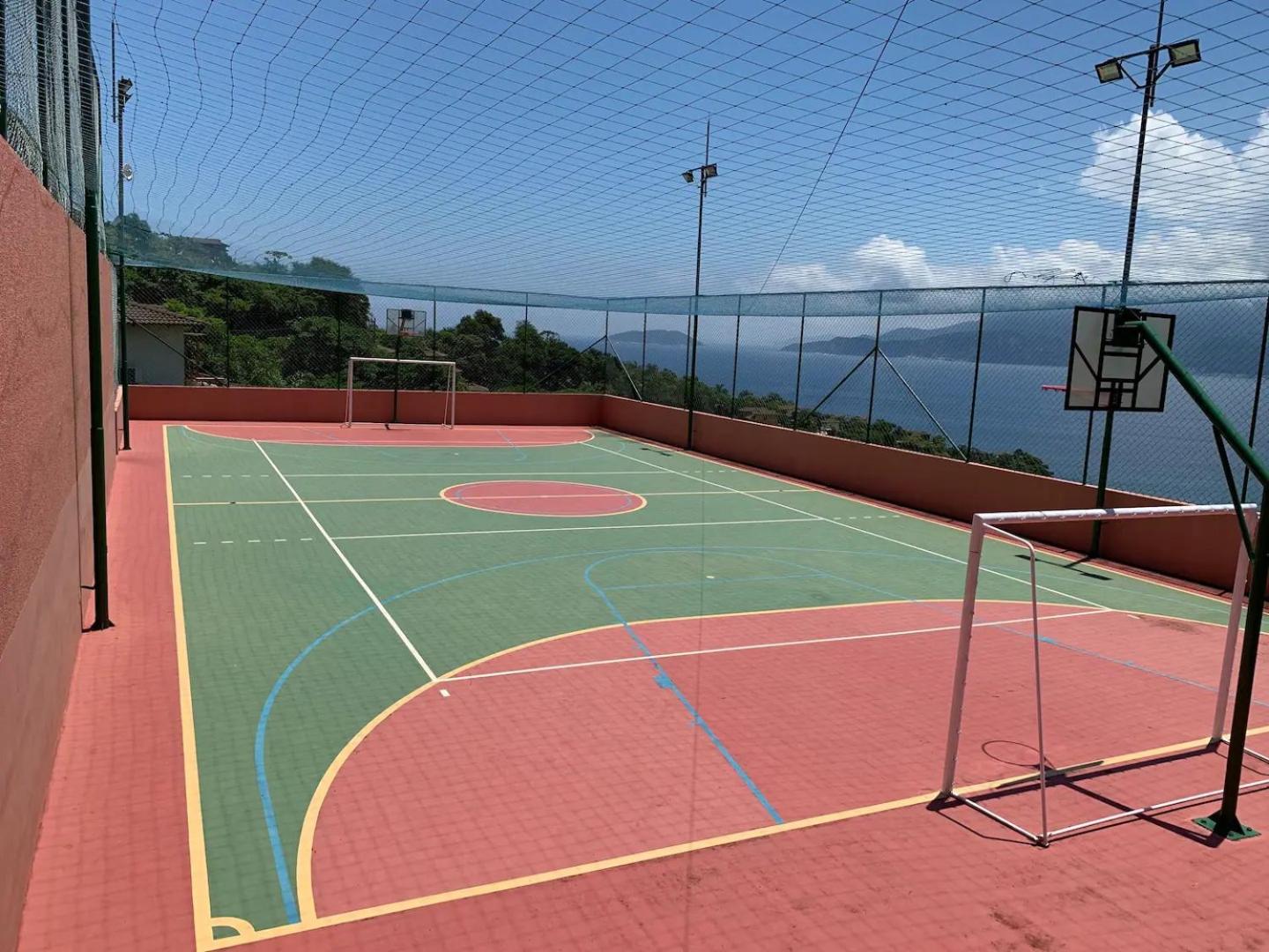 Residência em condom, 1 ou 2 suítes, vista para o mar, Praia do Curral, Ilhabela