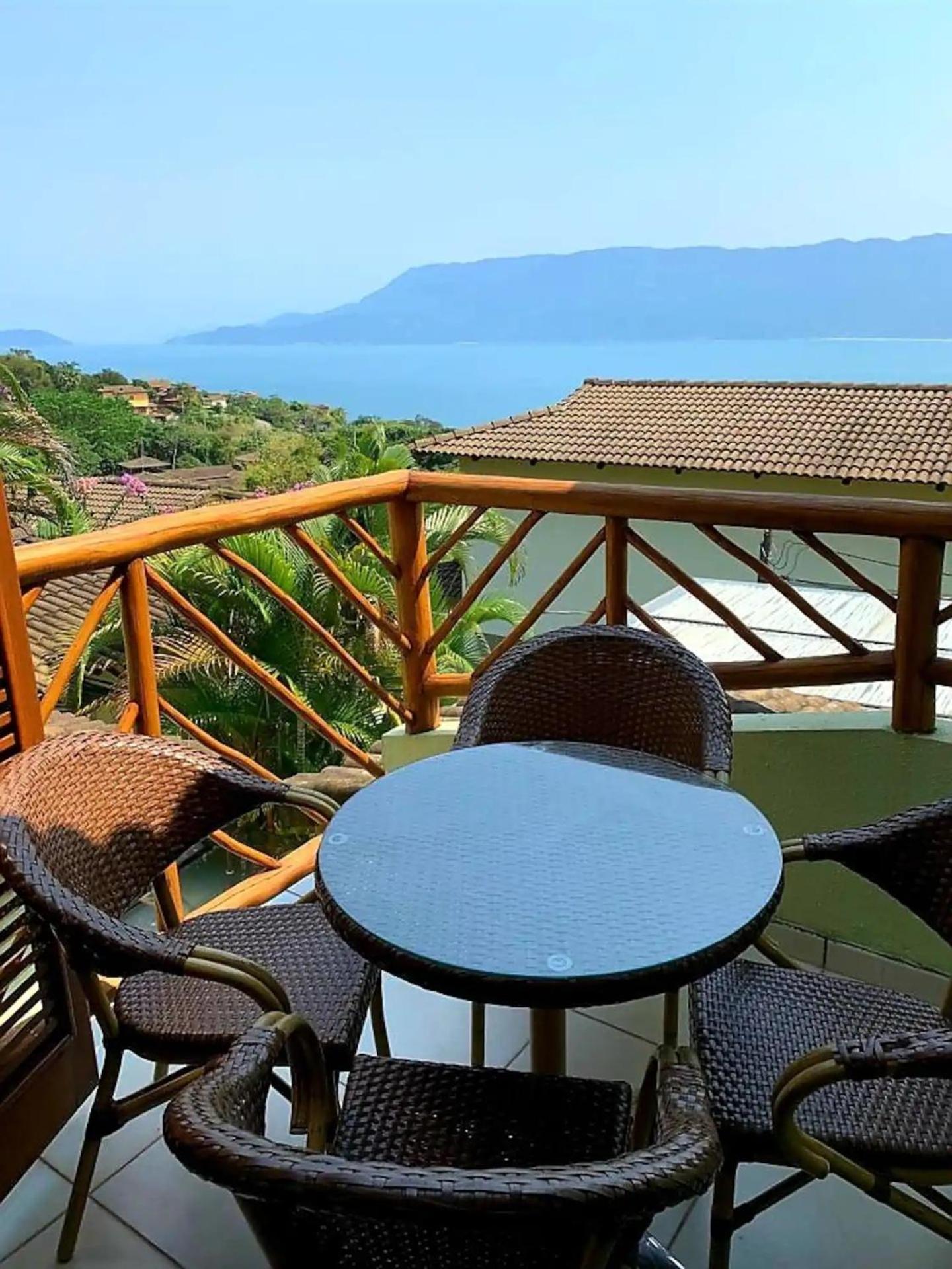 Residência em condom, 1 ou 2 suítes, vista para o mar, Praia do Curral, Ilhabela