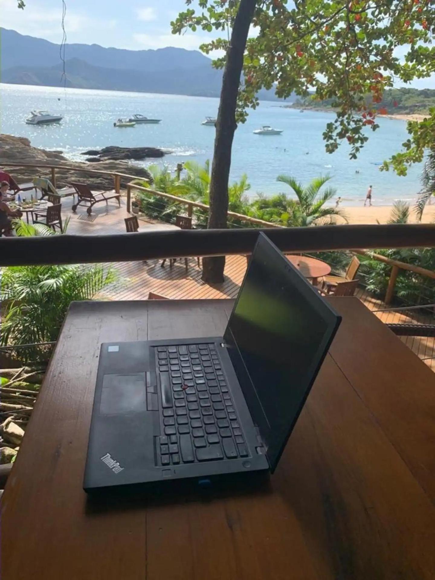 Residência em condom, 1 ou 2 suítes, vista para o mar, Praia do Curral, Ilhabela