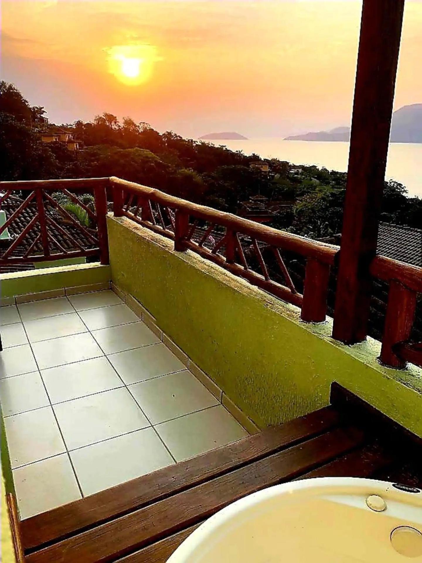 Residência em condom, 1 ou 2 suítes, vista para o mar, Praia do Curral, Ilhabela