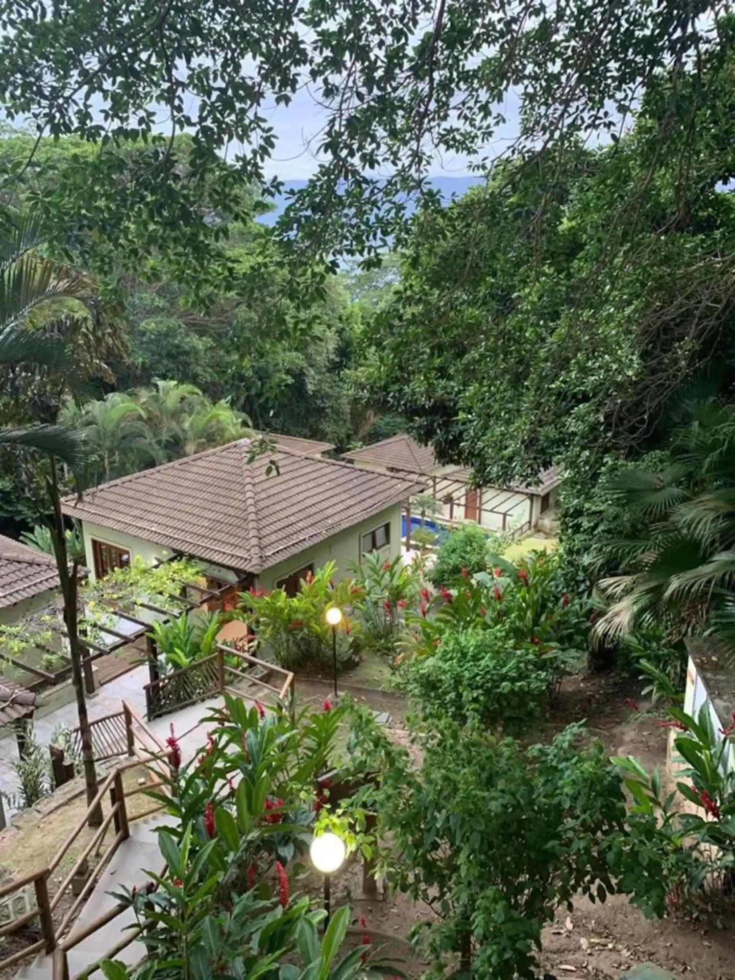Residência em condom, 1 ou 2 suítes, vista para o mar, Praia do Curral, Ilhabela
