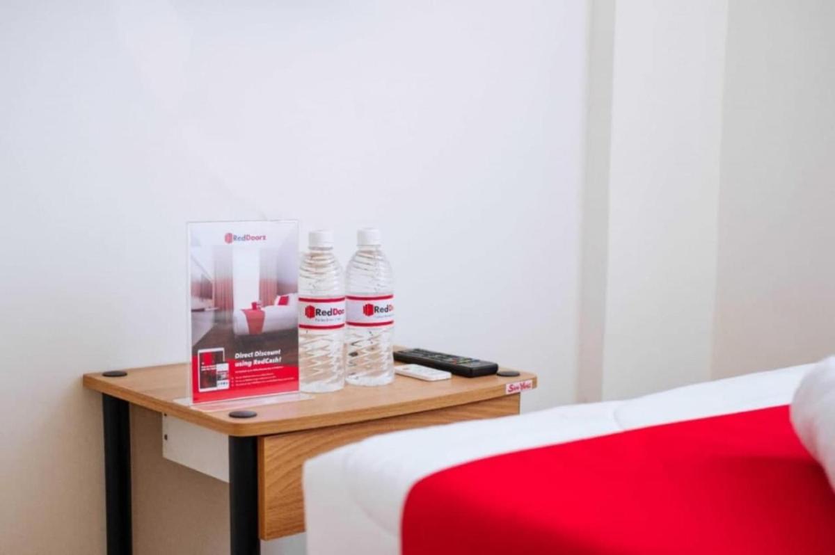 RedDoorz @ Jomckayl Apartelle Naga