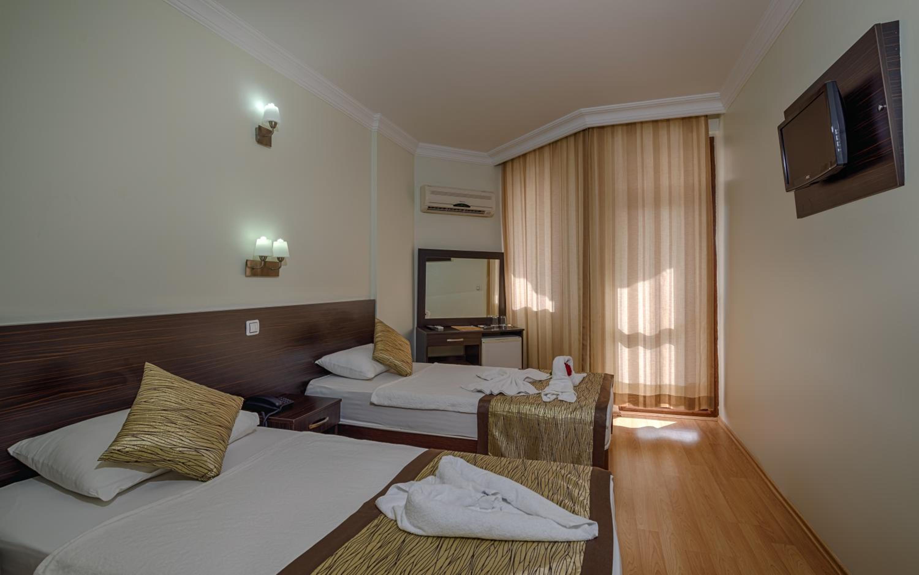 Zel Hotel - Image 61