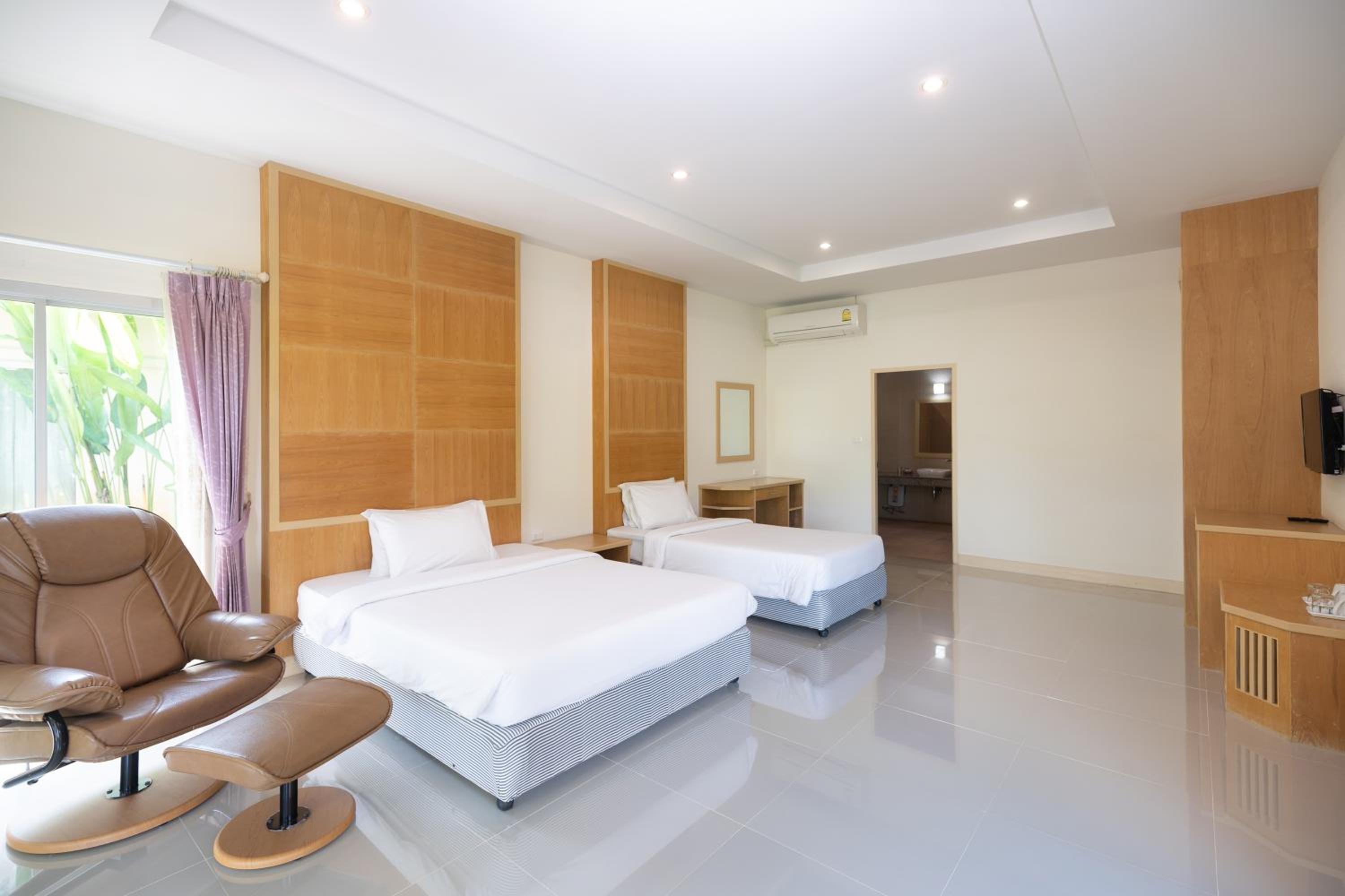 Thara Cholapruek Resort