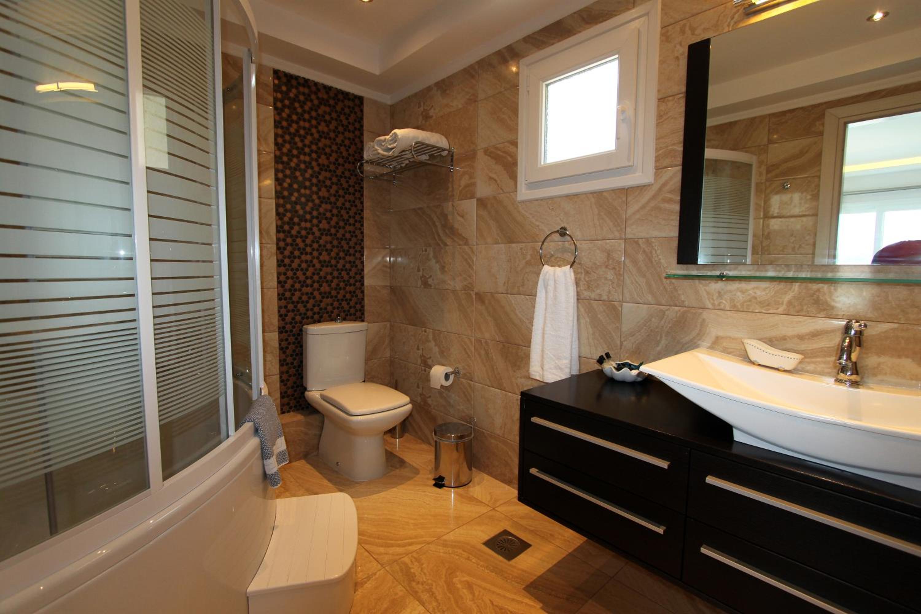 Paralia Luxury Suites