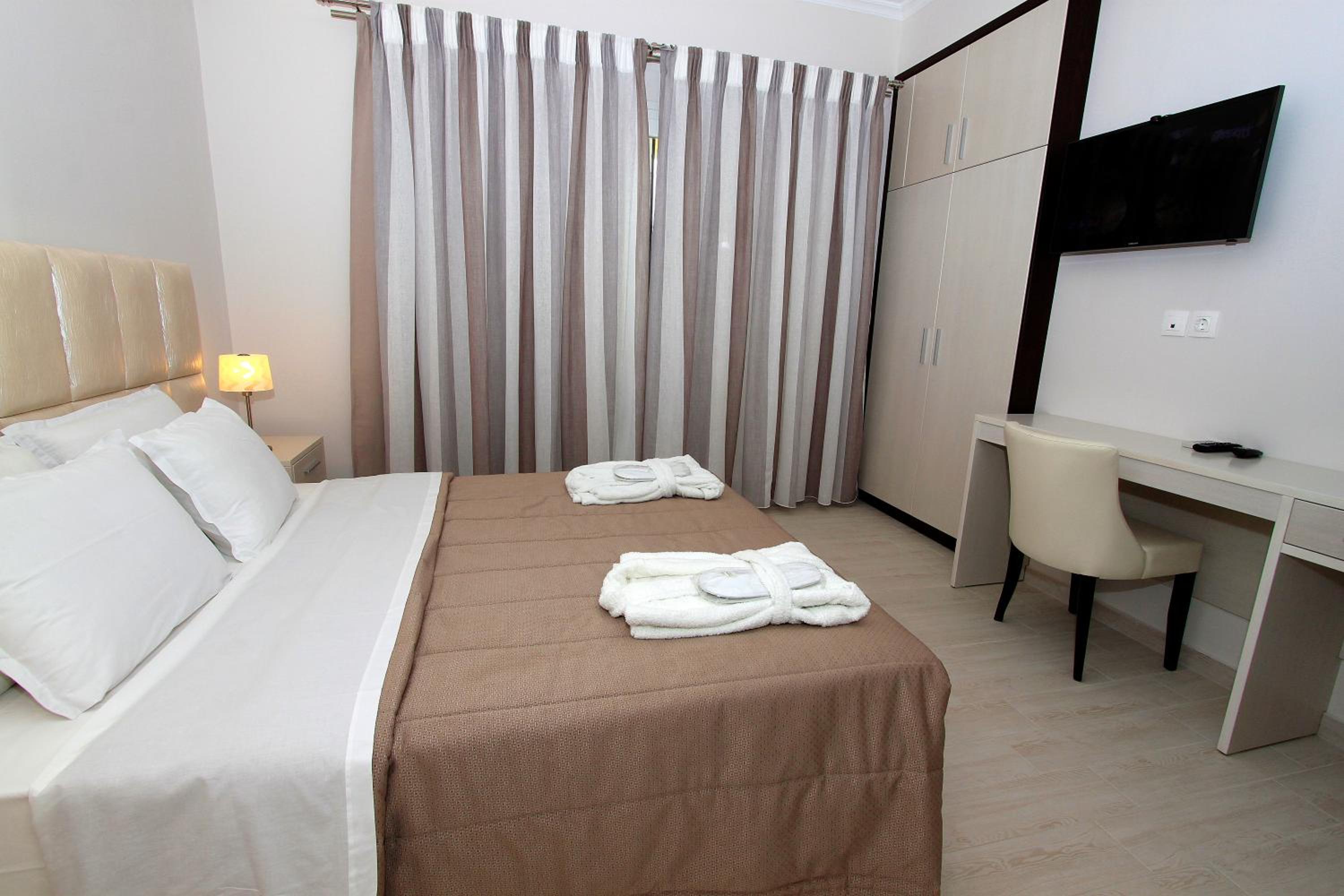 Paralia Luxury Suites