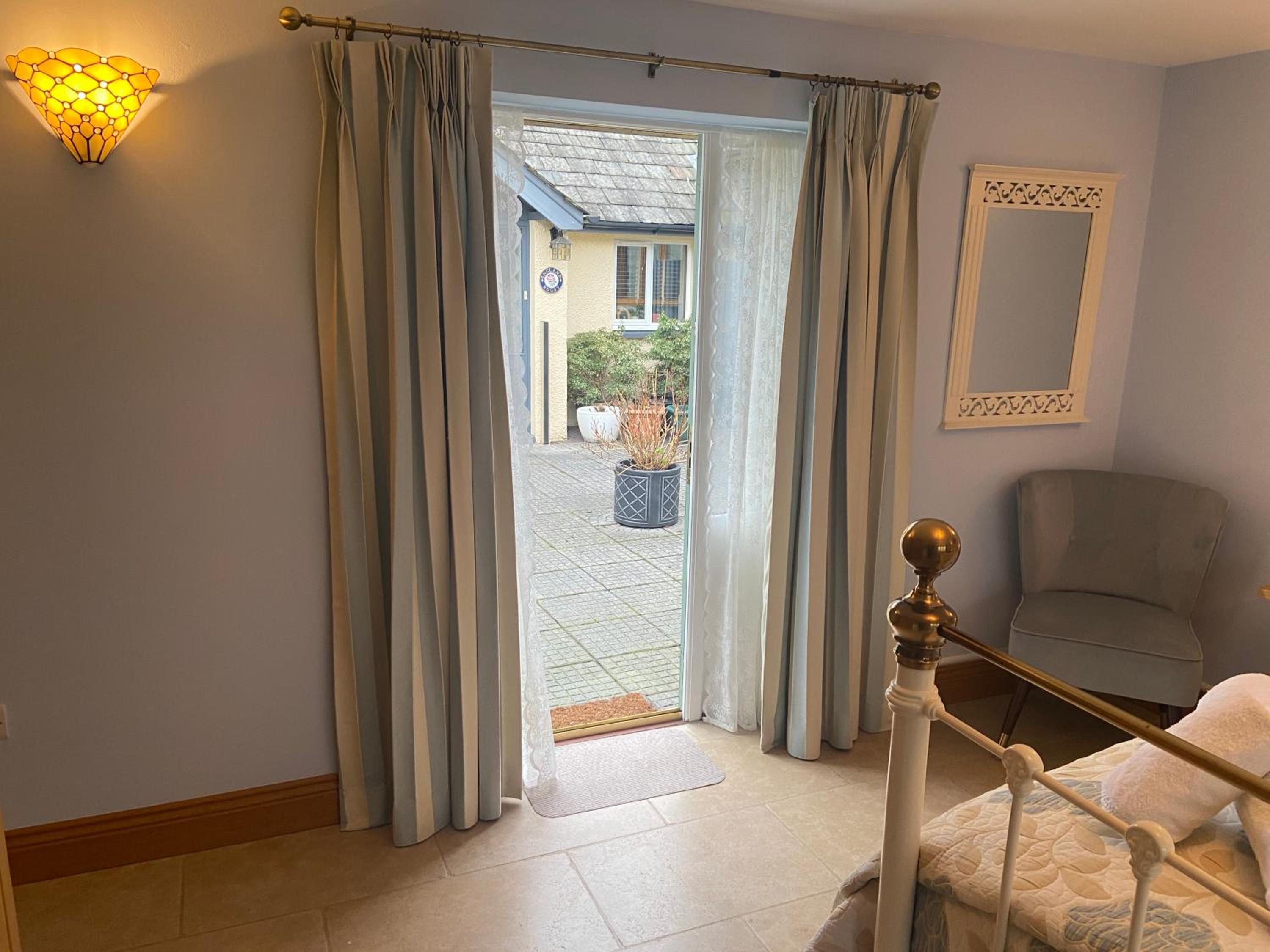 Lakeland Snug