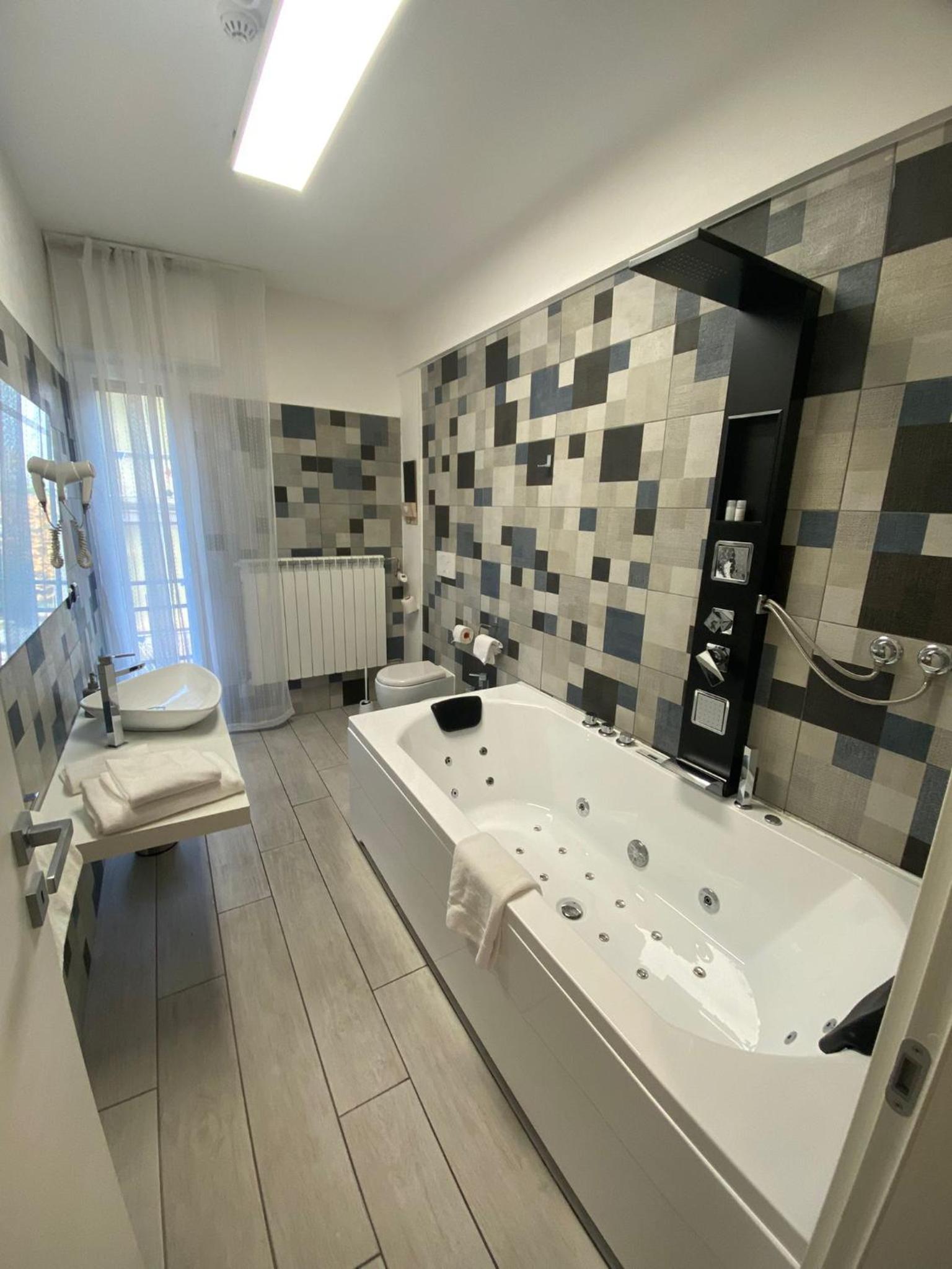 B2In Suite & Office