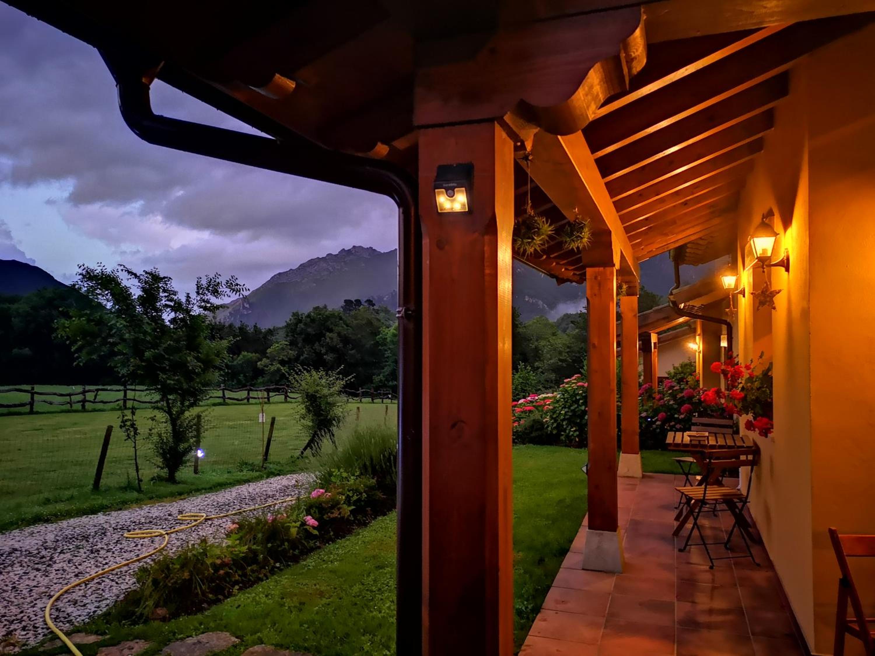 Casas Rurales Entrecastaños view 4