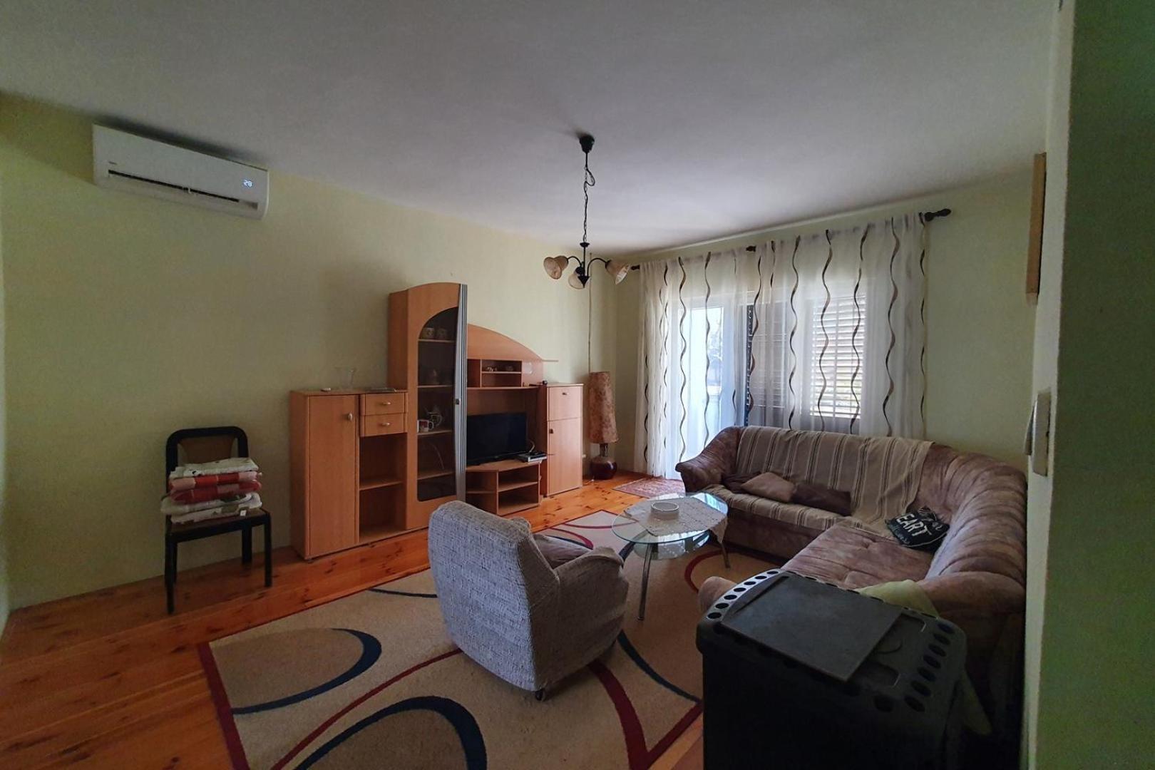 One bedroom apartment Hofer for 2 person close to Poreč center view 5