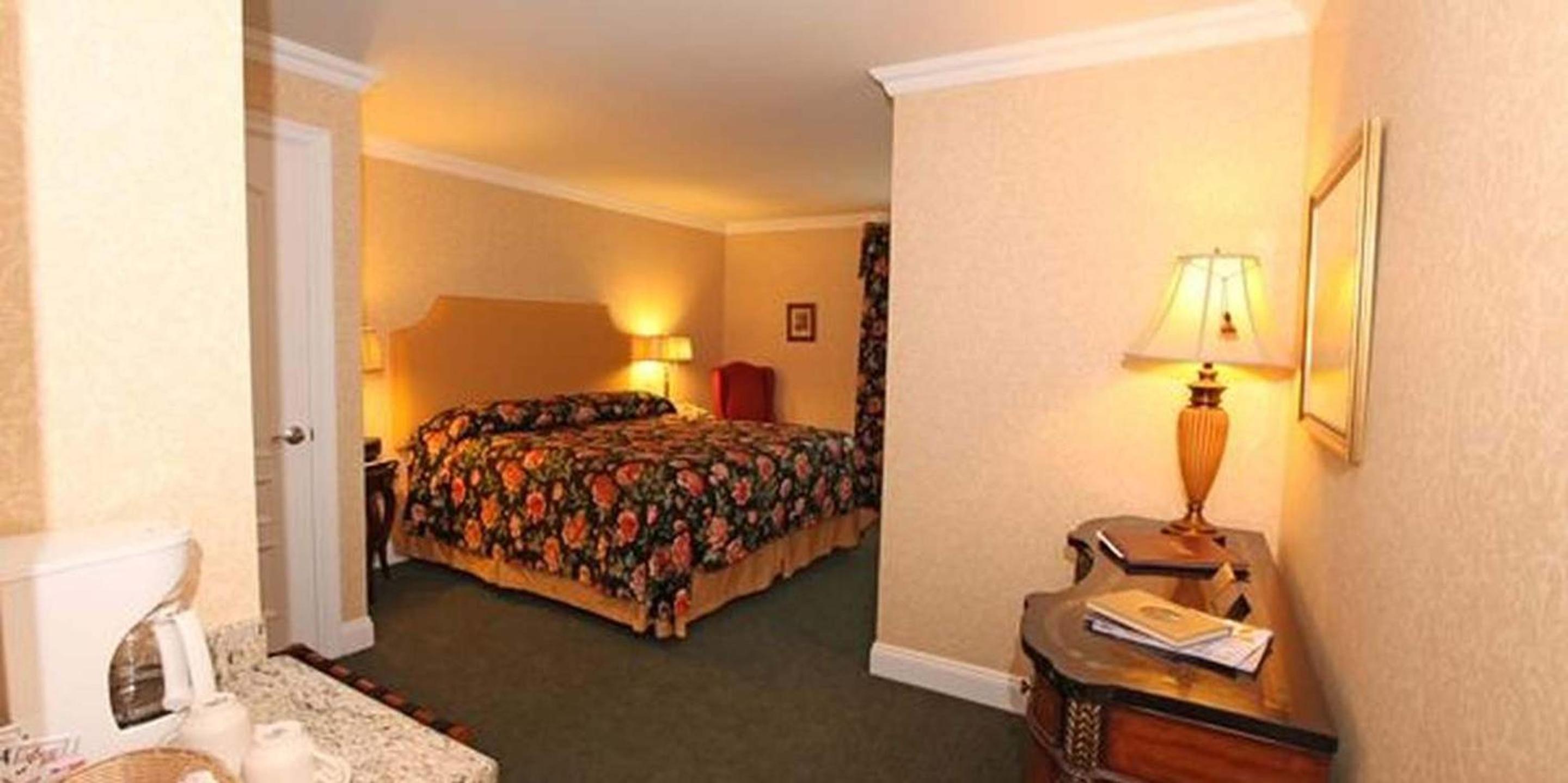 Red Coach Inn