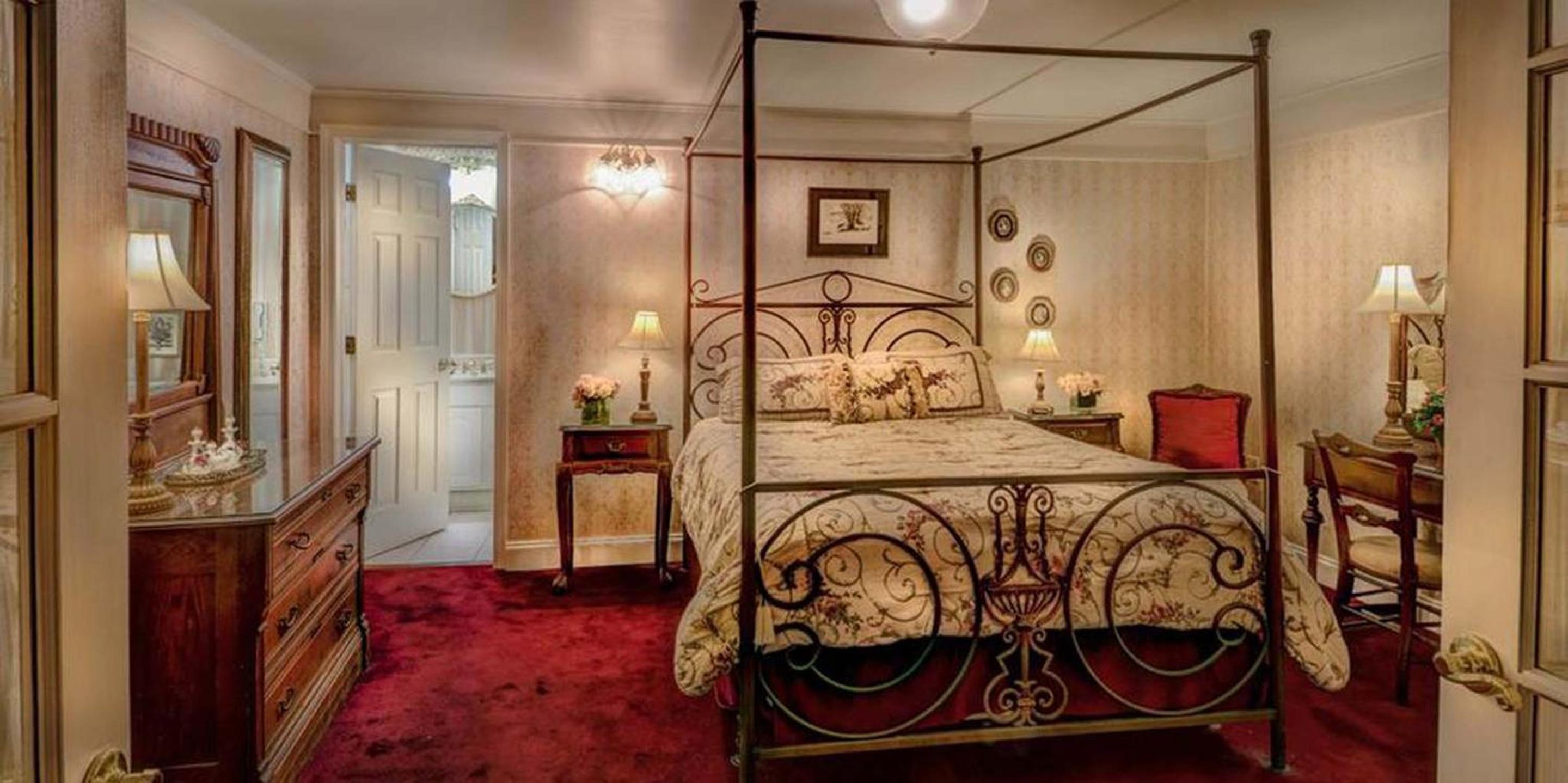 Red Coach Inn