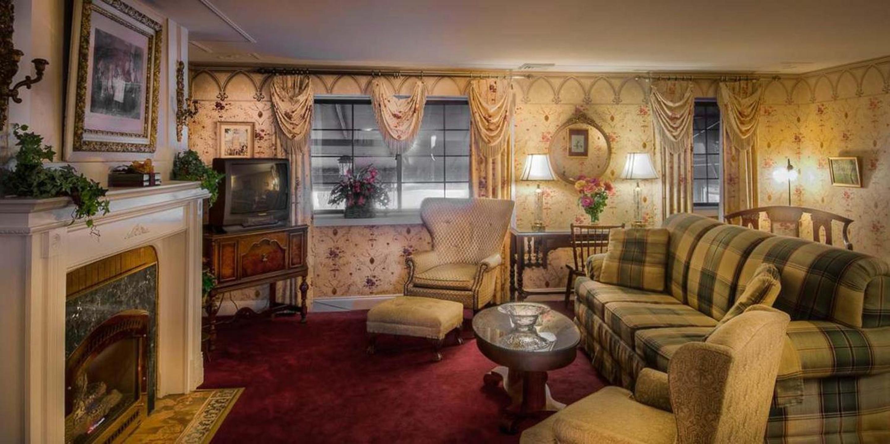 Red Coach Inn