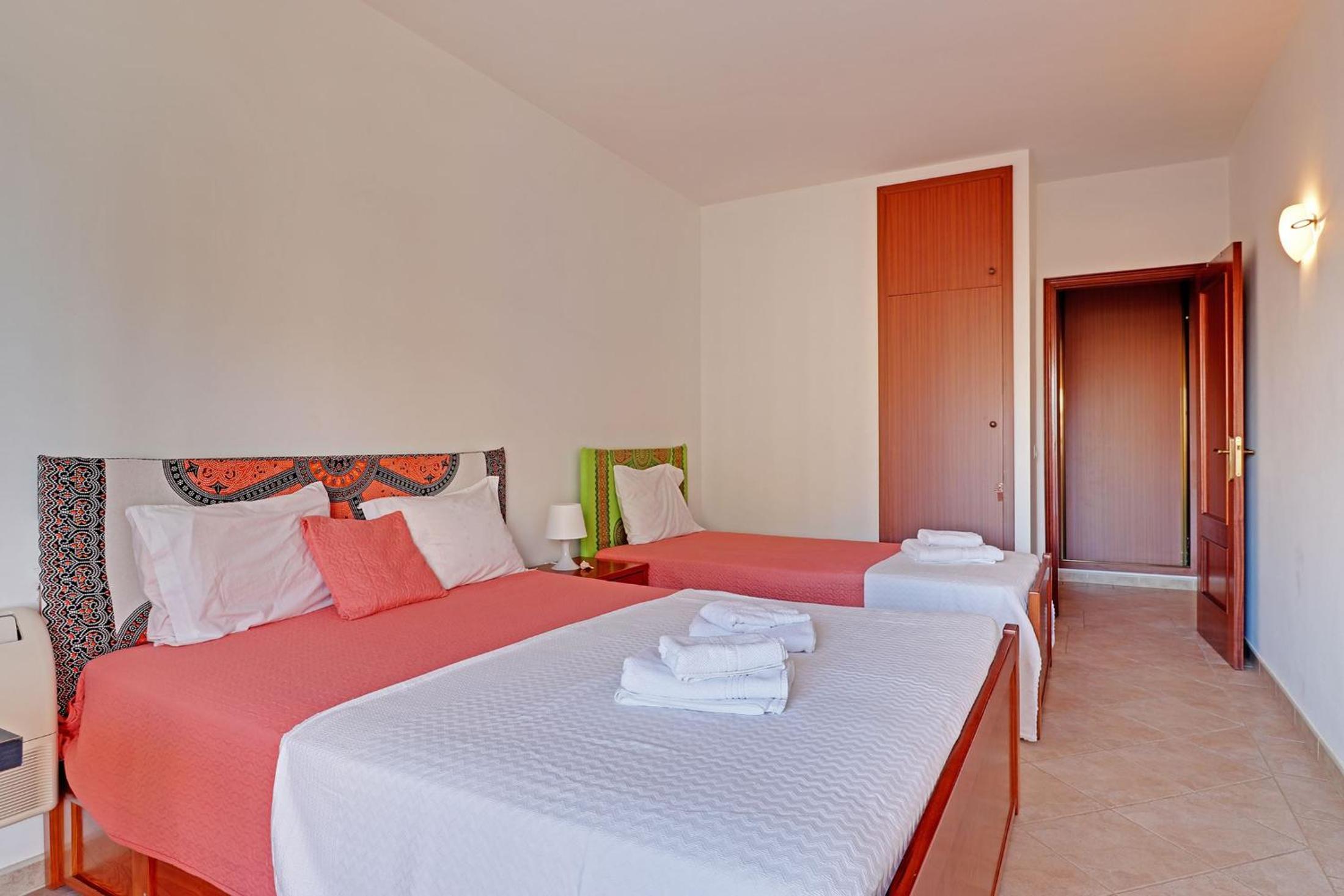 Praia da Rocha Central 1 With Pool by Homing view 3
