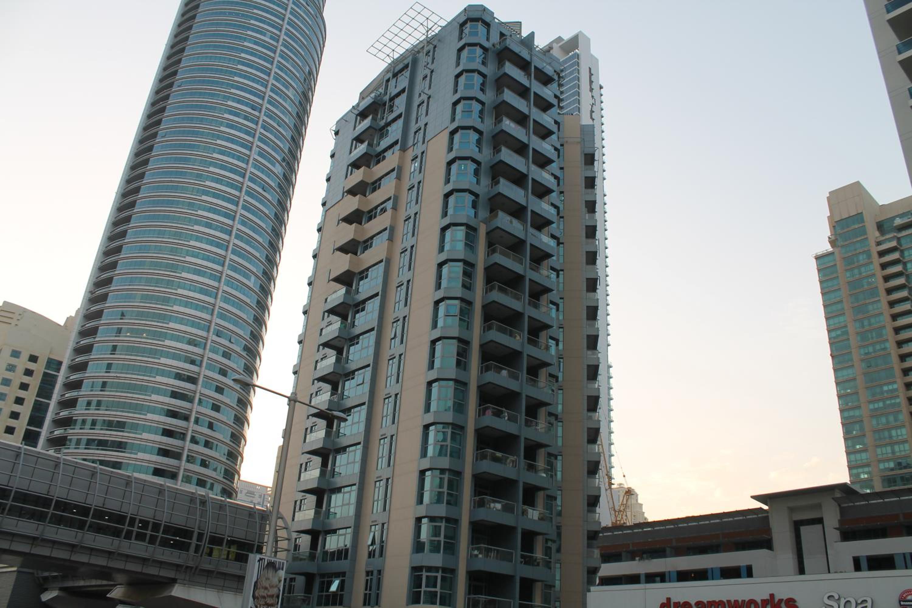 Newly furnished One Bedroom Apartment next to Metro & Beach in Marina Residence