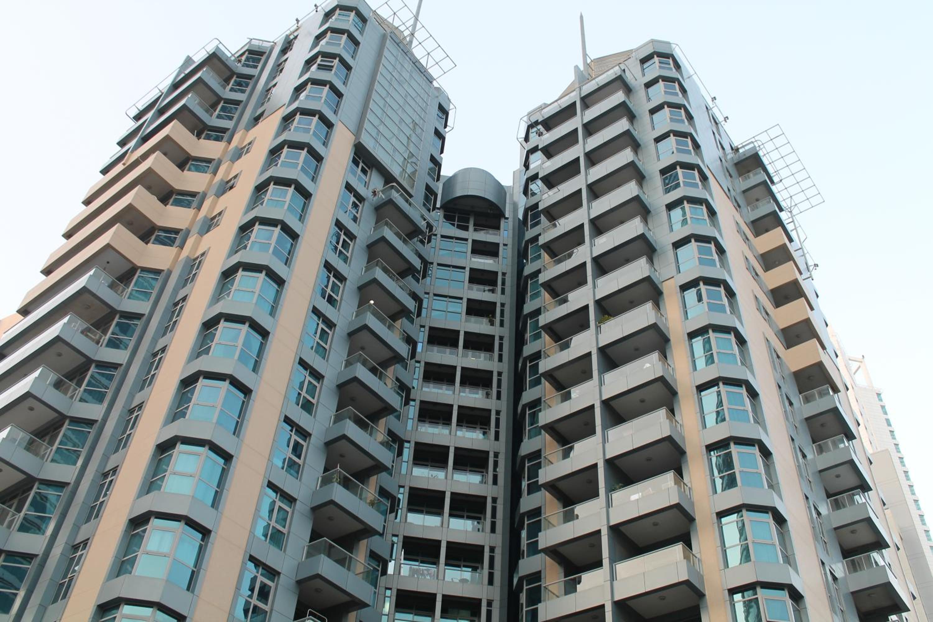 Newly furnished One Bedroom Apartment next to Metro & Beach in Marina Residence