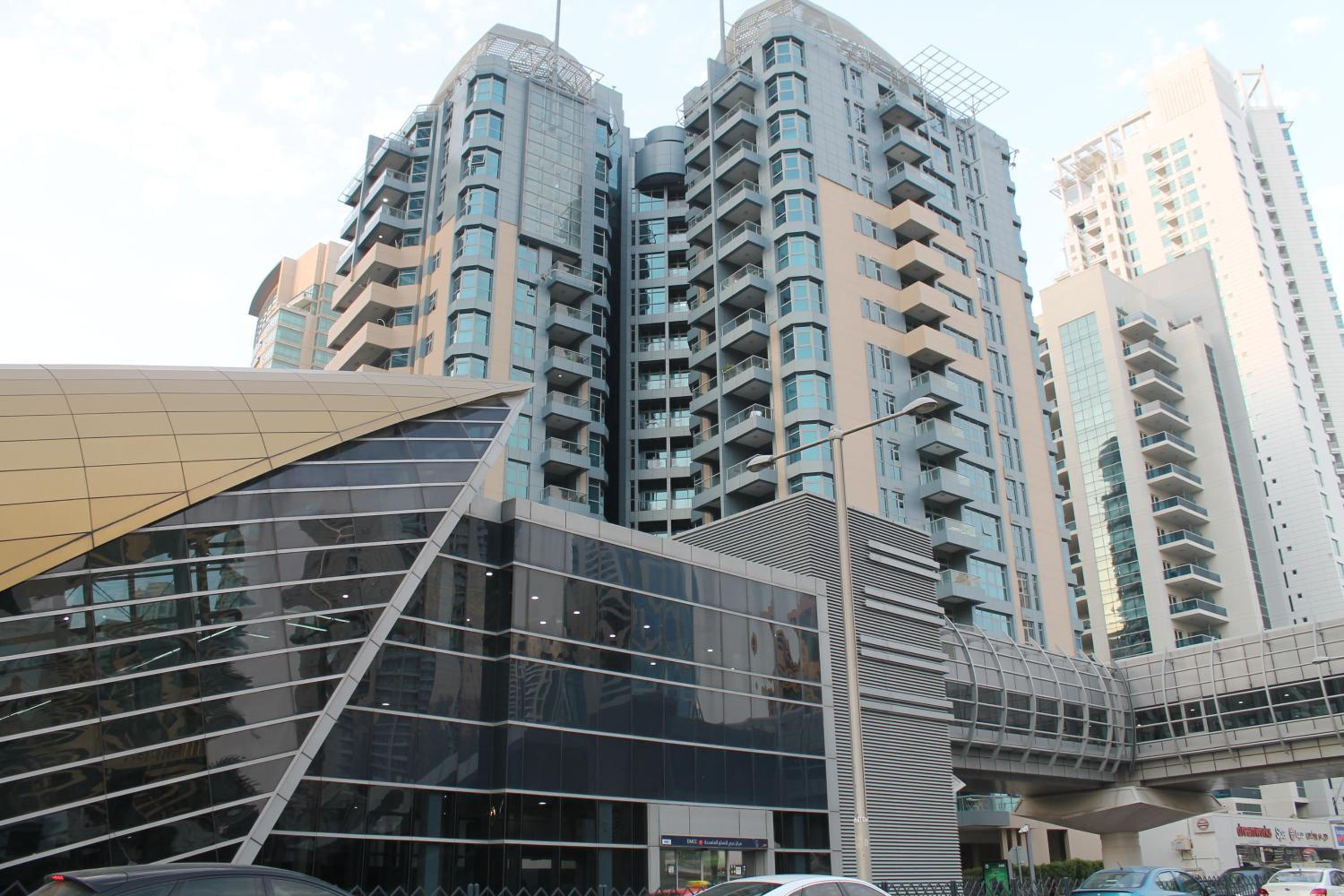 Newly furnished One Bedroom Apartment next to Metro & Beach in Marina Residence