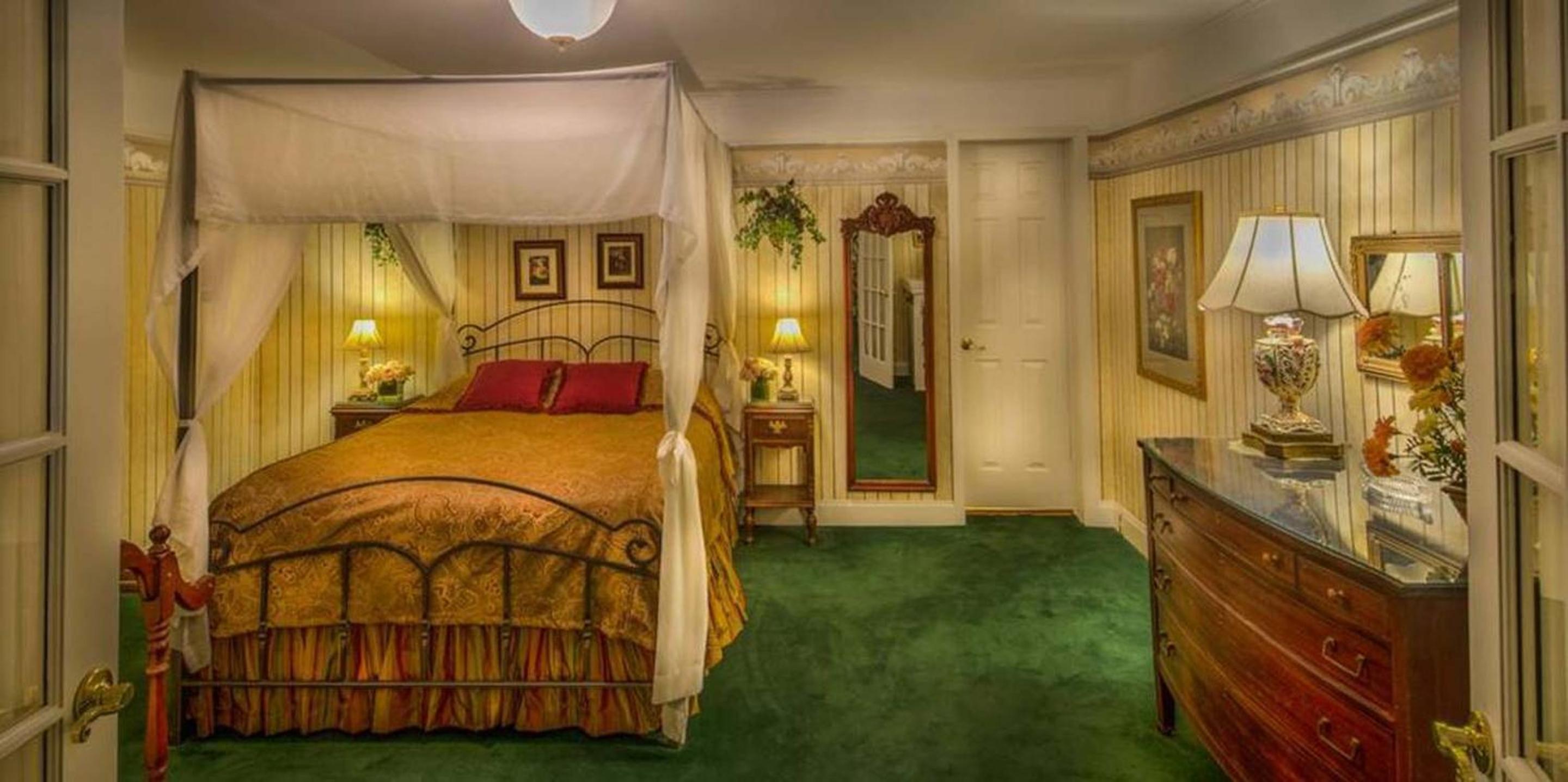 Red Coach Inn