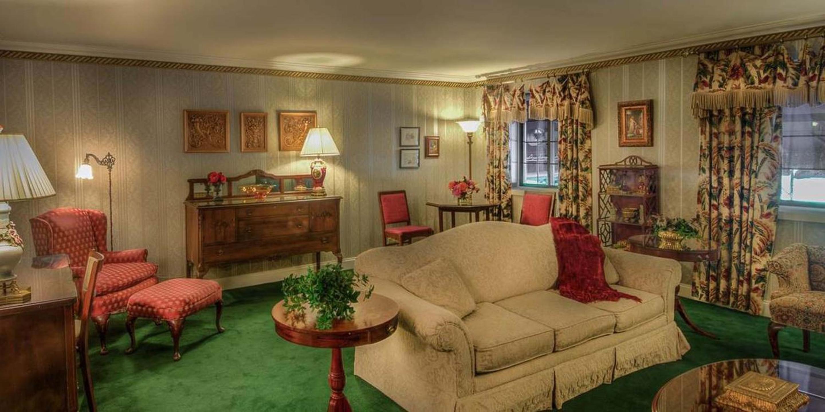 Red Coach Inn